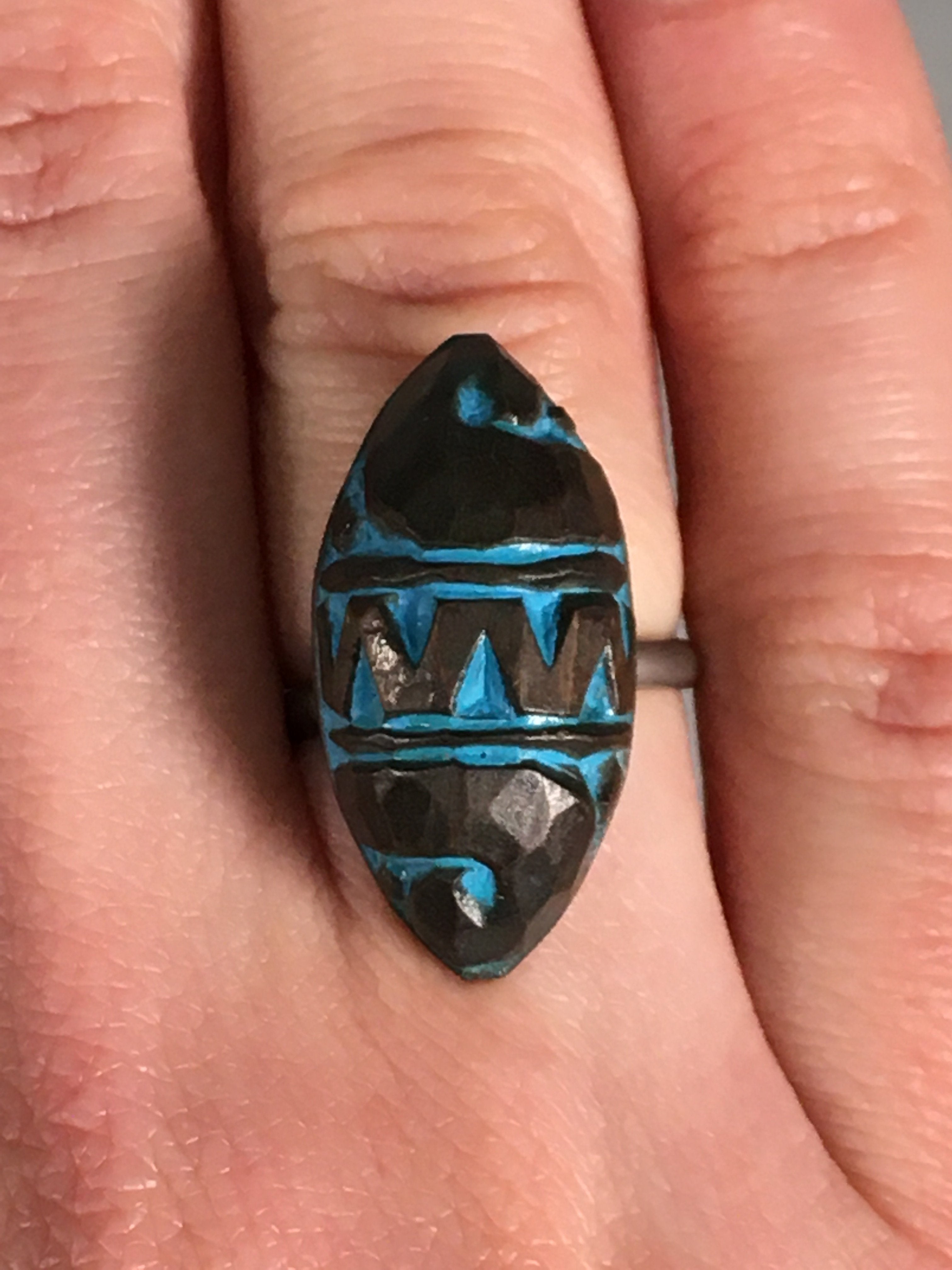 Japanese Ring Vtg Wooden Head Metal Shank Carving Almond-Shaped Blue JK64