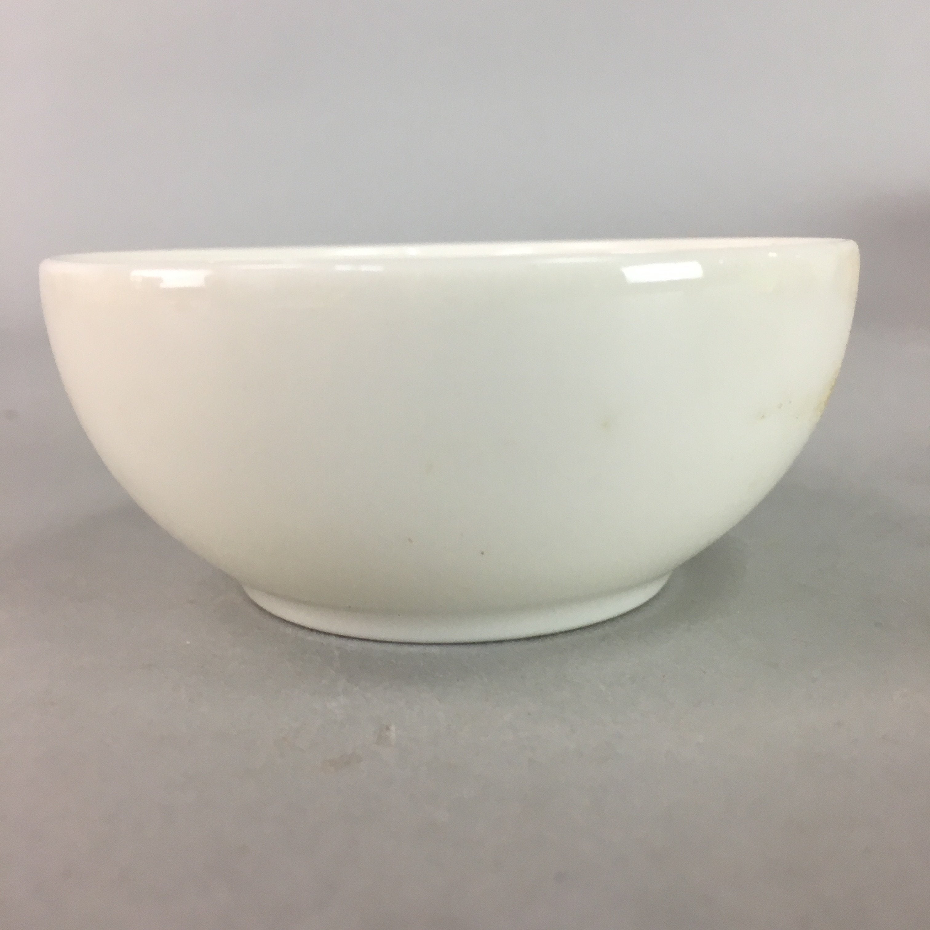 Japanese Small Bowl Vtg White Porcelain Vegetable Radish Mamezara PT799