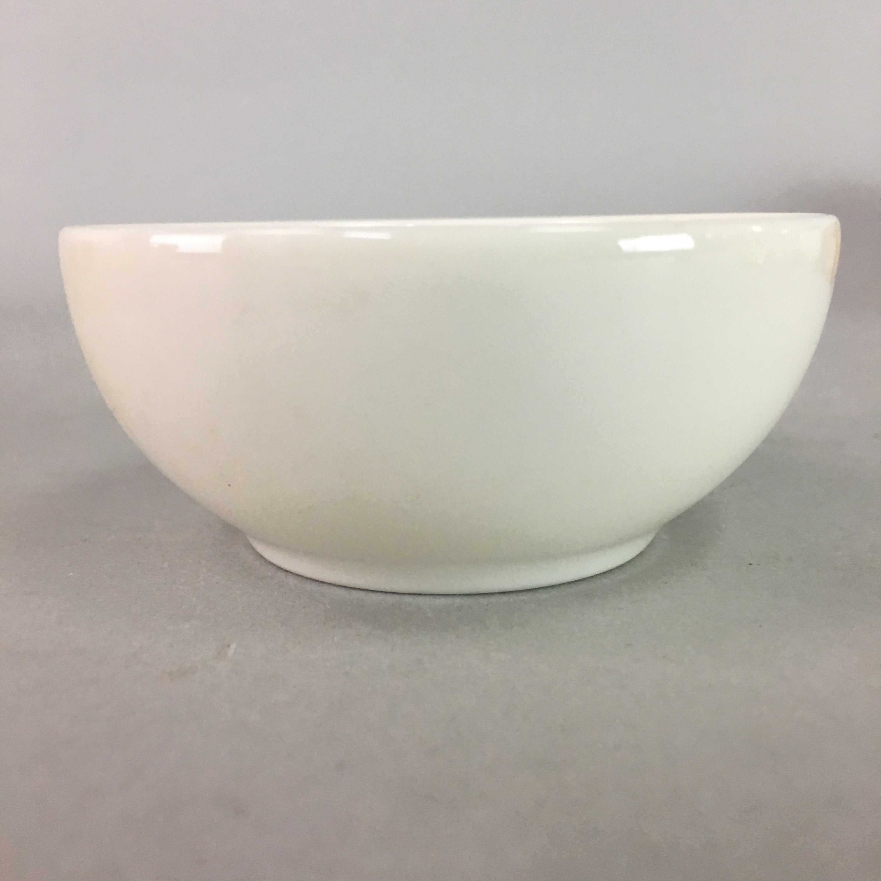 Japanese Small Bowl Vtg White Porcelain Vegetable Radish Mamezara PT799