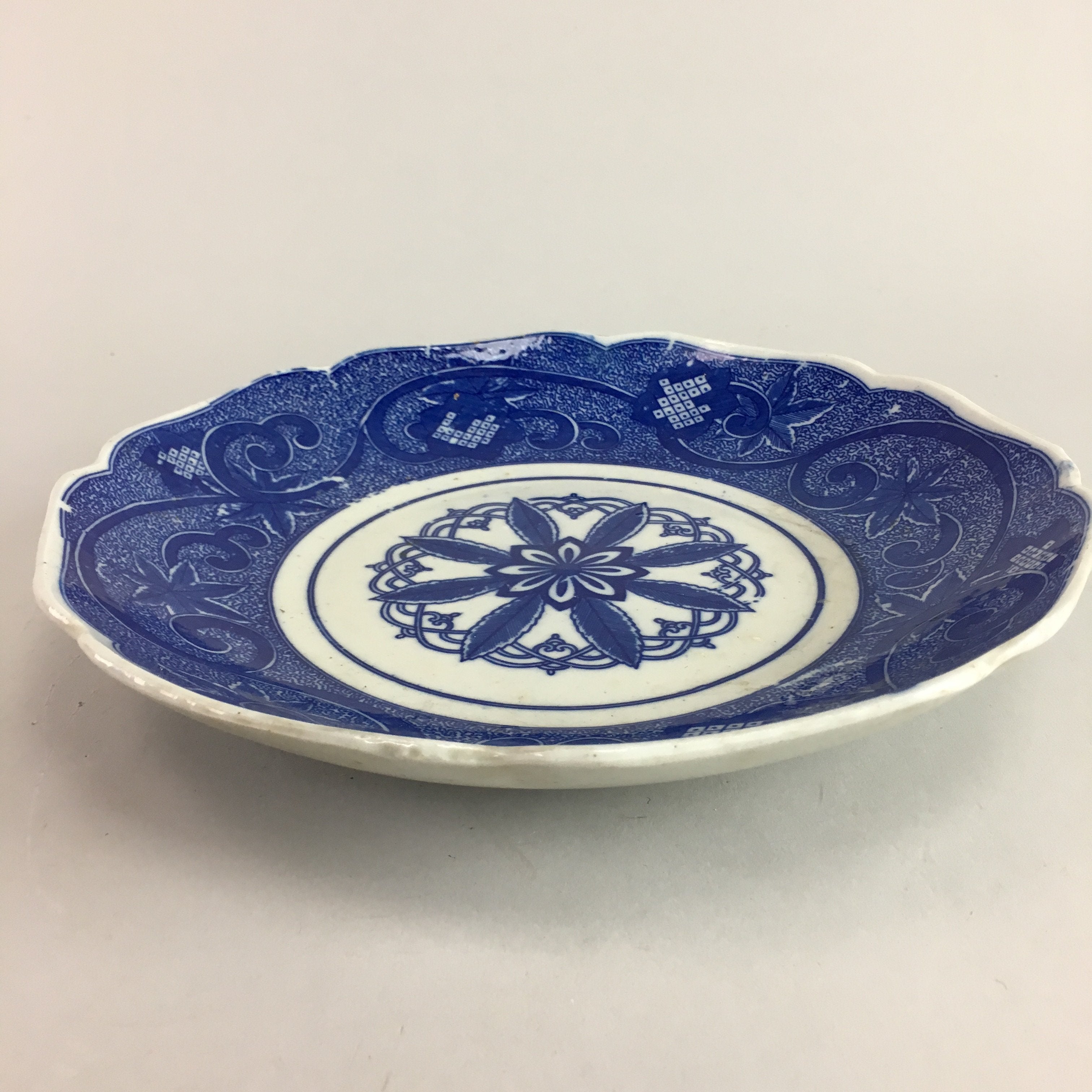 Japanese Sometsuke Porcelain Plate Vtg Floral Flower Vine Leaf Blue White PT488