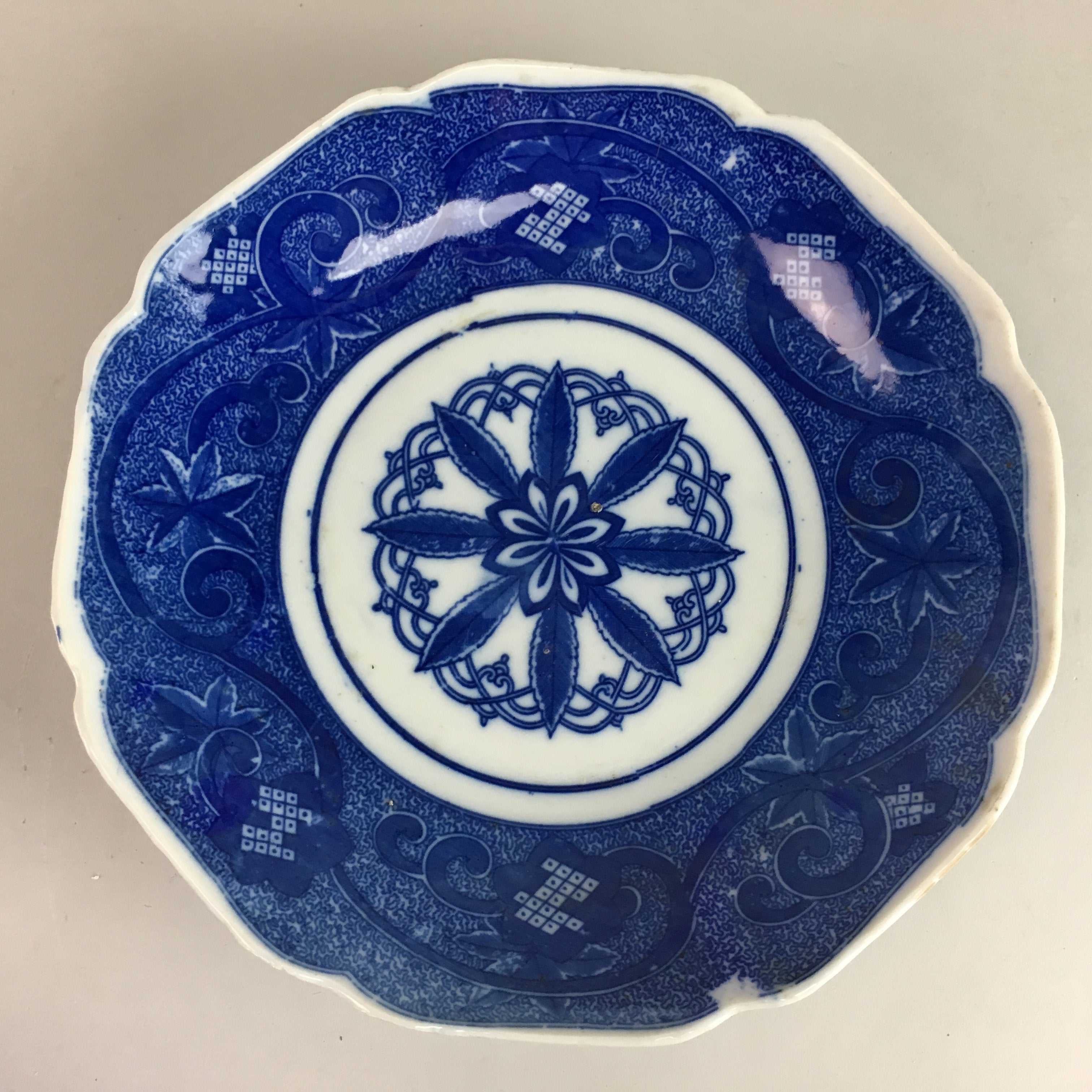 Japanese Sometsuke Porcelain Plate Vtg Floral Flower Vine Leaf Blue White PT492