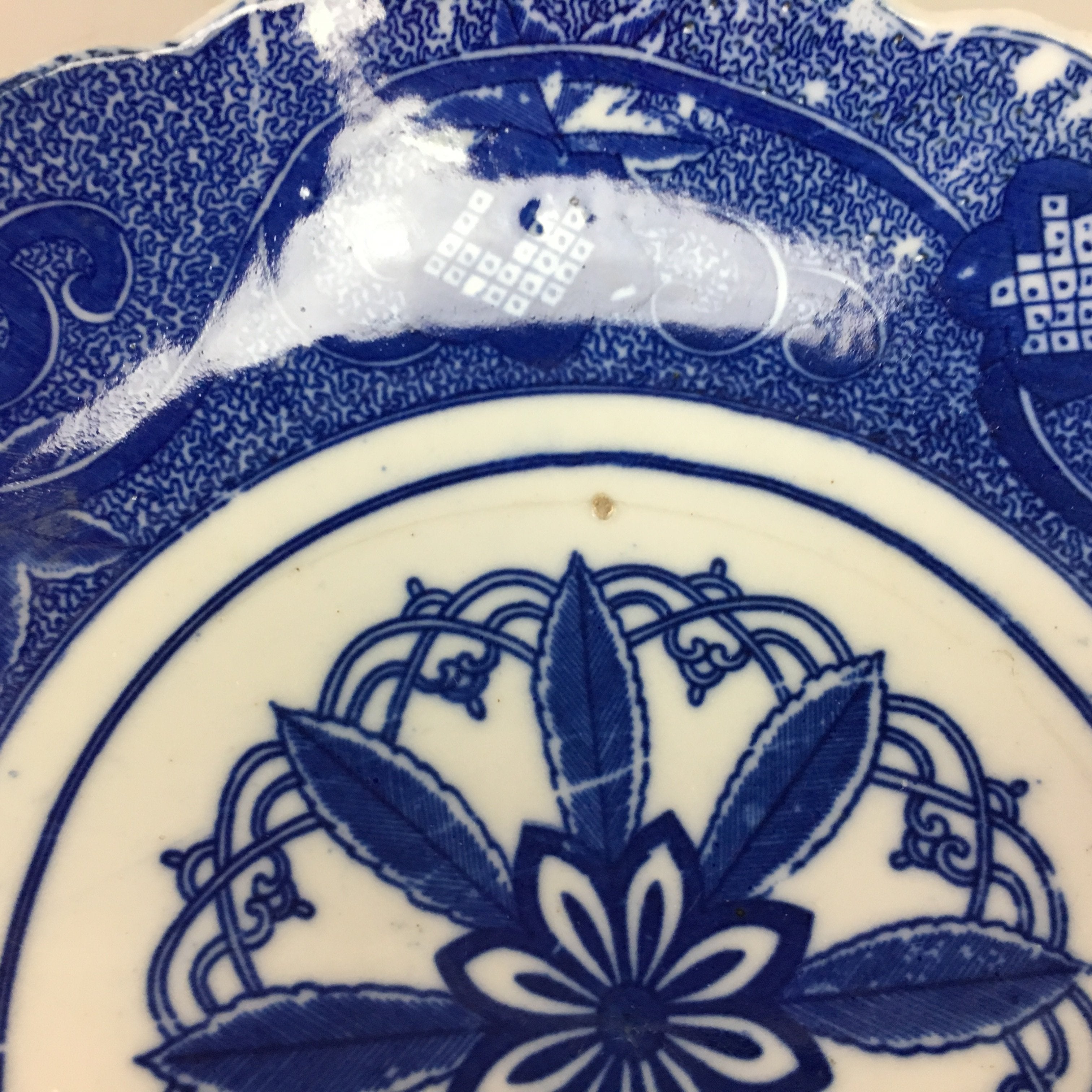 Japanese Sometsuke Porcelain Plate Vtg Floral Flower Vine Leaf Blue White PT505