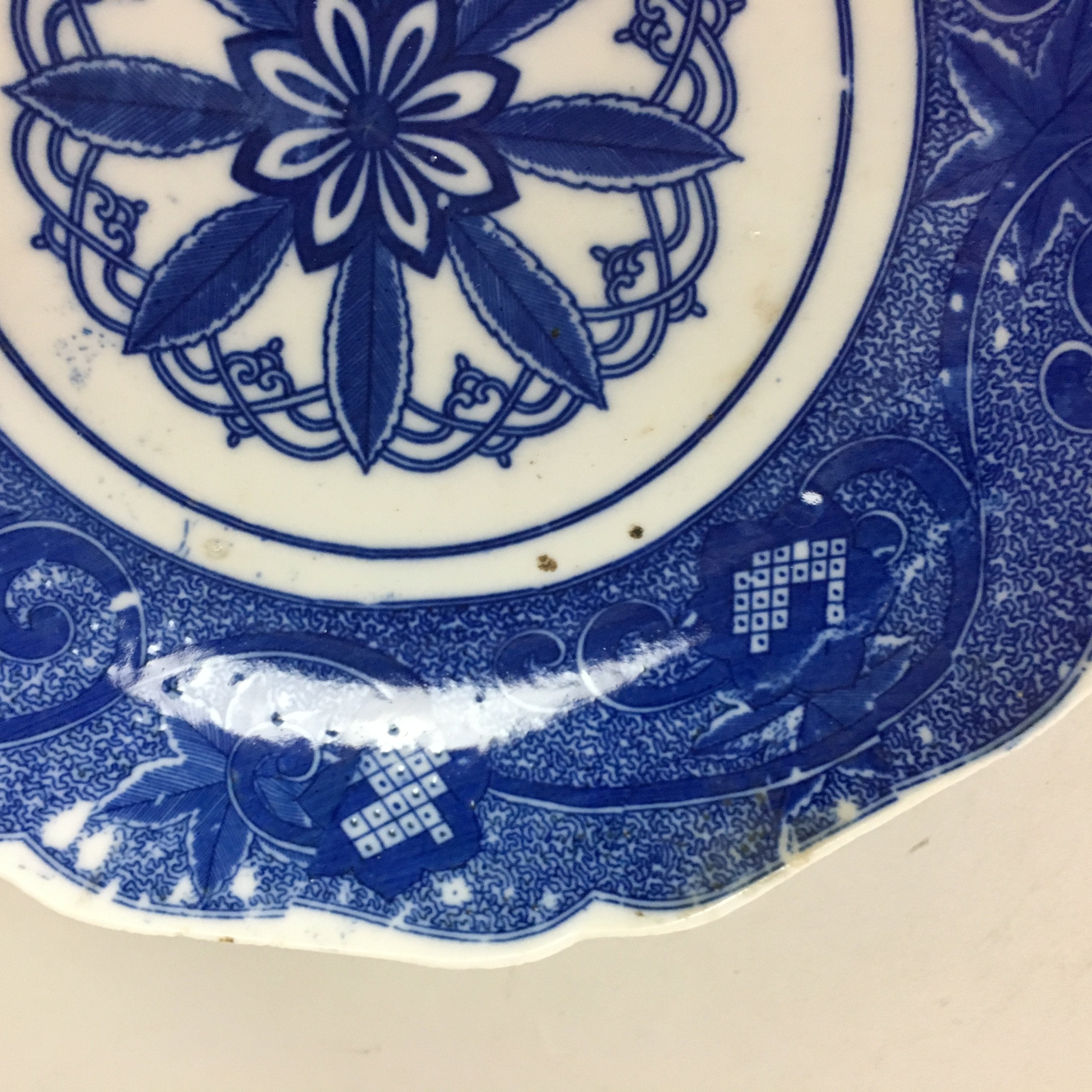 Japanese Sometsuke Porcelain Plate Vtg Floral Flower Vine Leaf Blue White PT506