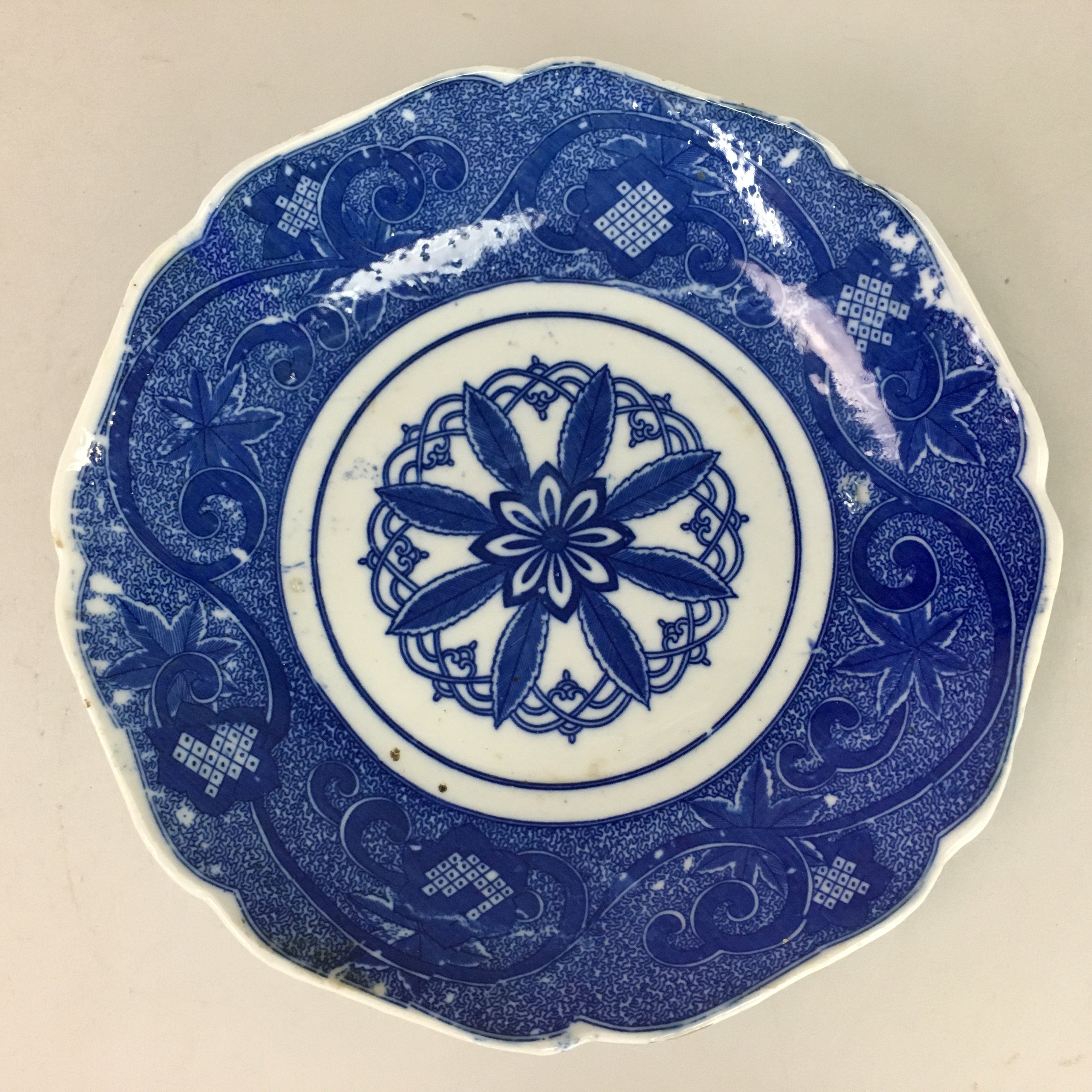 Japanese Sometsuke Porcelain Plate Vtg Floral Flower Vine Leaf Blue White PT506