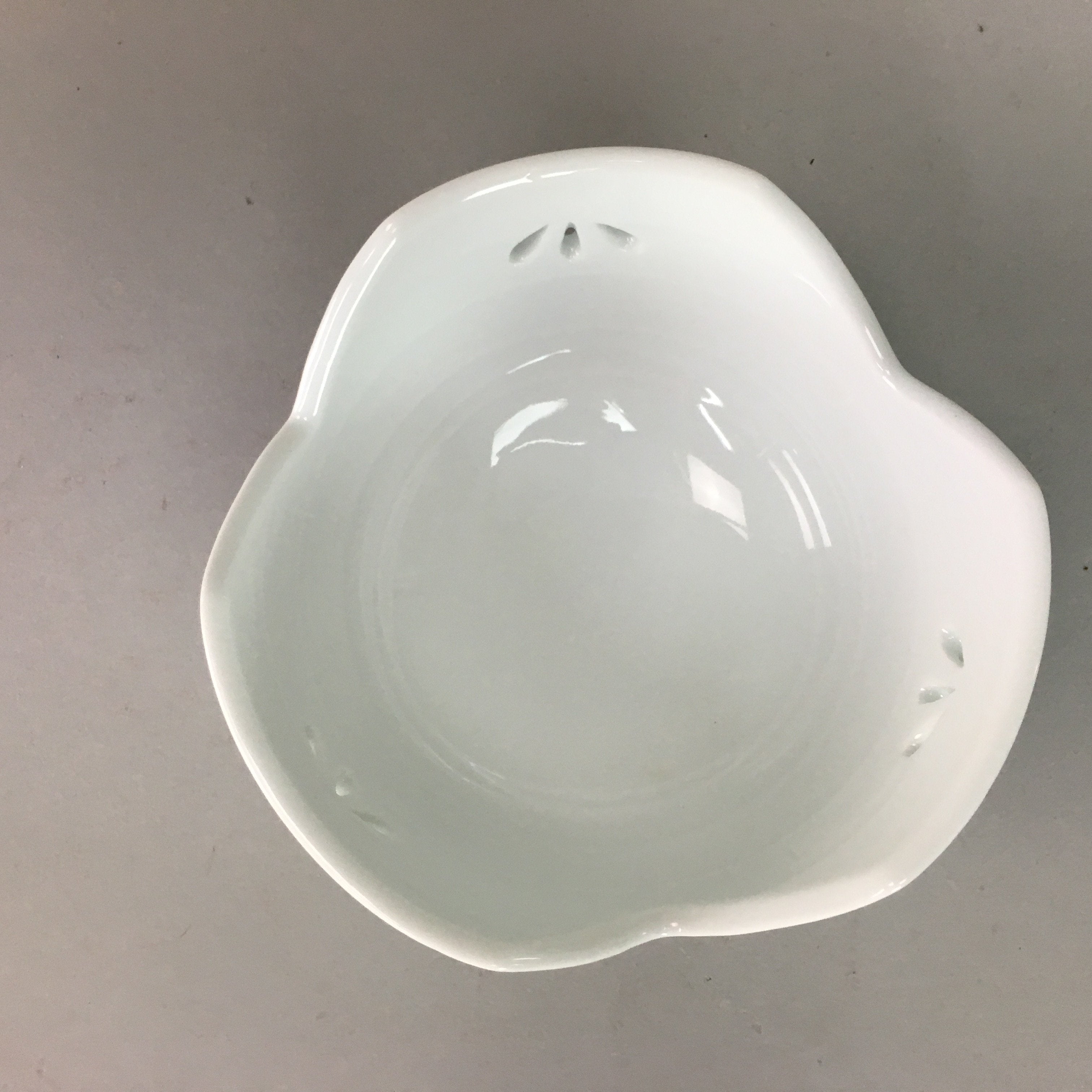 Japanese White Porcelain Snack Bowl Vtg Kobachi Flower White Floral Design QT44
