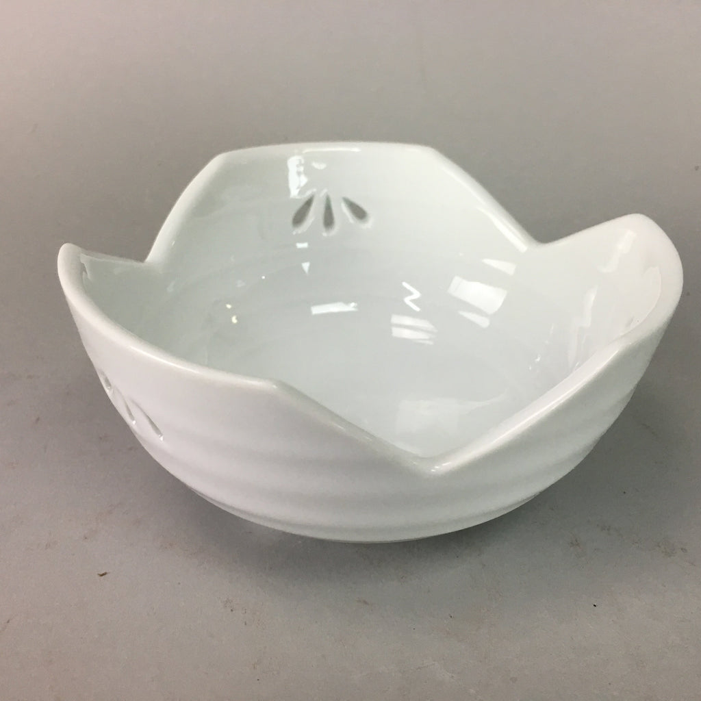 Japanese White Porcelain Snack Bowl Vtg Kobachi Flower White Floral Design QT44