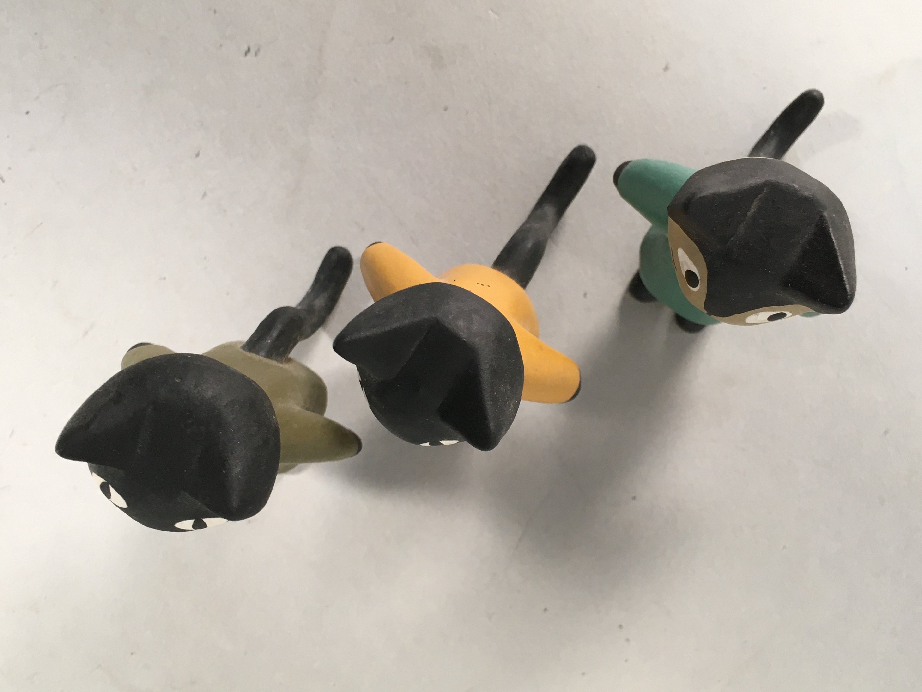 Japanese Wooden Black Cat Figurine Set 3pc Vtg Doll Number Green Yellow KF440