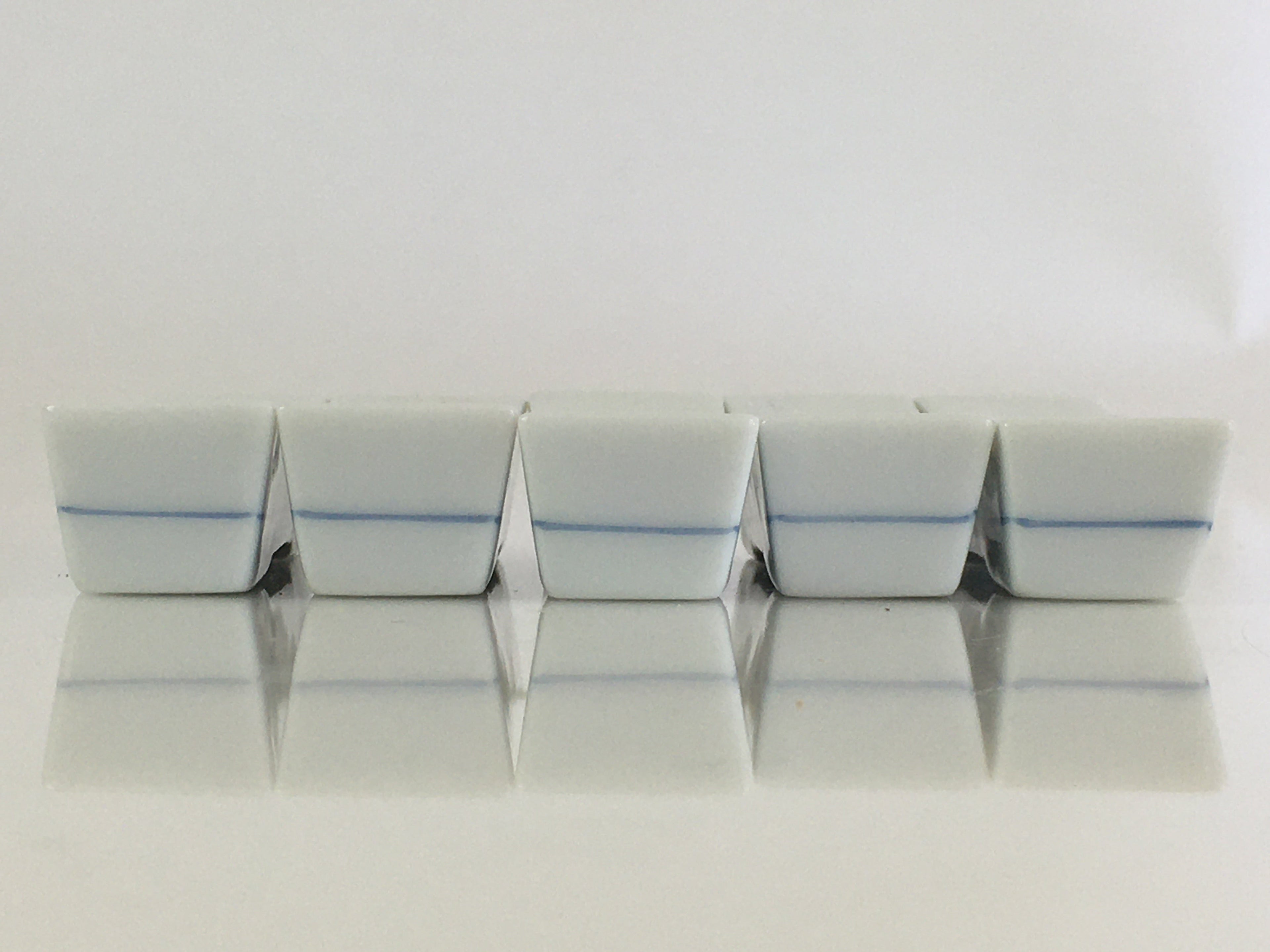 Japanese Wooden Boxed Porcelain Chopstick Rest 5pc Set Vtg Hashioki PX624