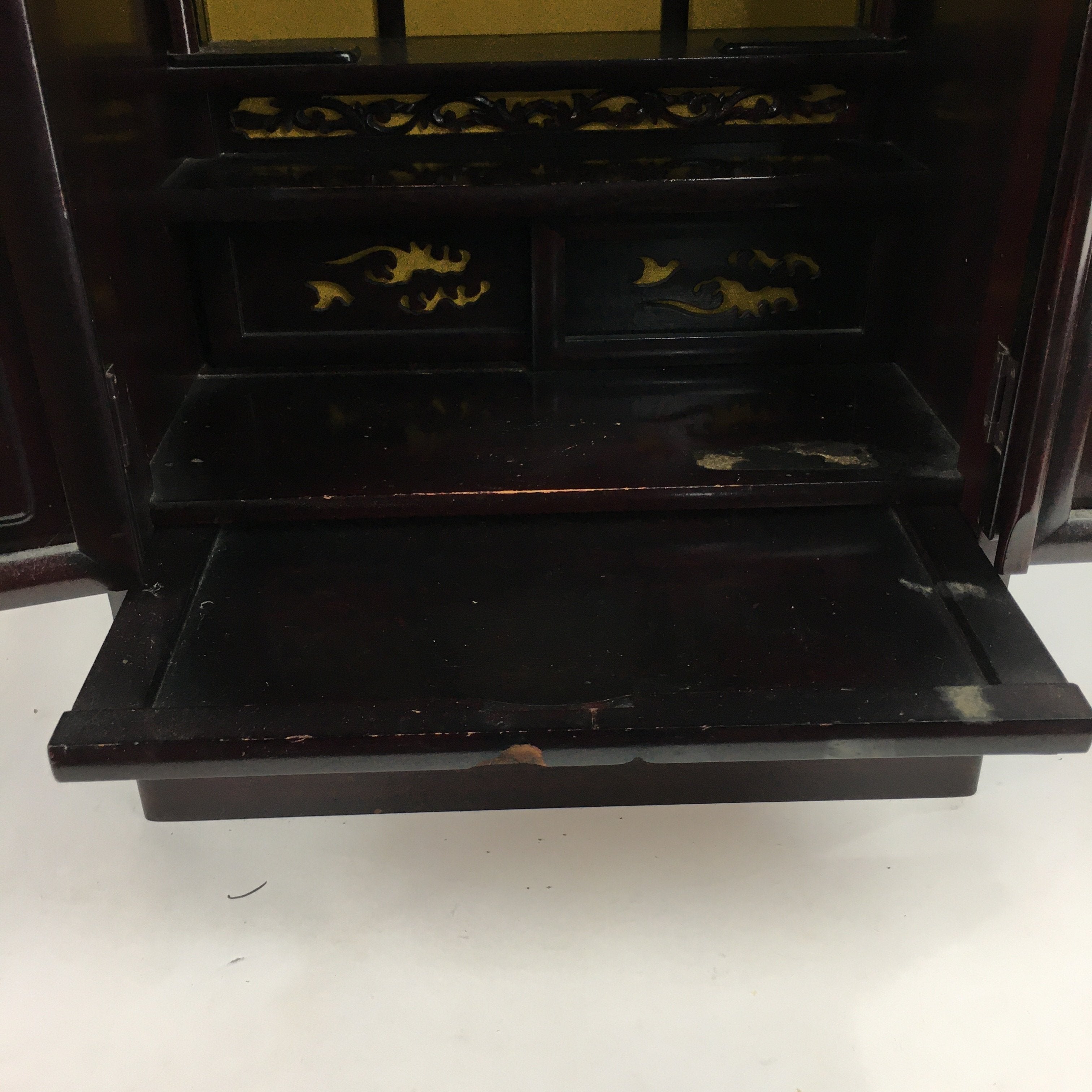 Japanese Wooden Buddhist altar Vtg Butsudan Wood Cabinet Reddish-Brown T249