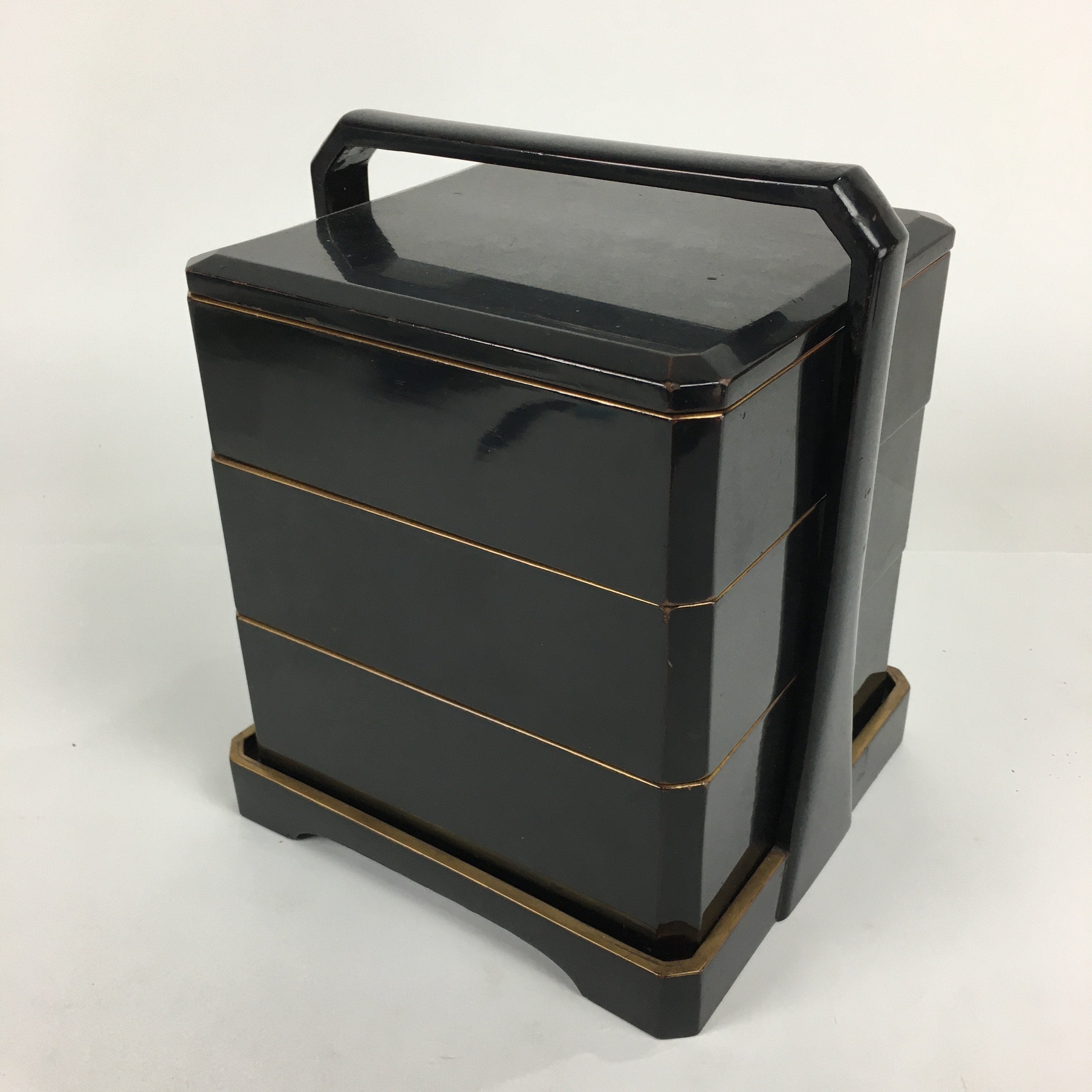 https://chidorivintage.com/cdn/shop/products/Japanese-Wooden-Lacquer-ware-Bento-Box-Vtg-Jubako-3-Tier-Black-Gold-JB71.jpg?v=1637176615