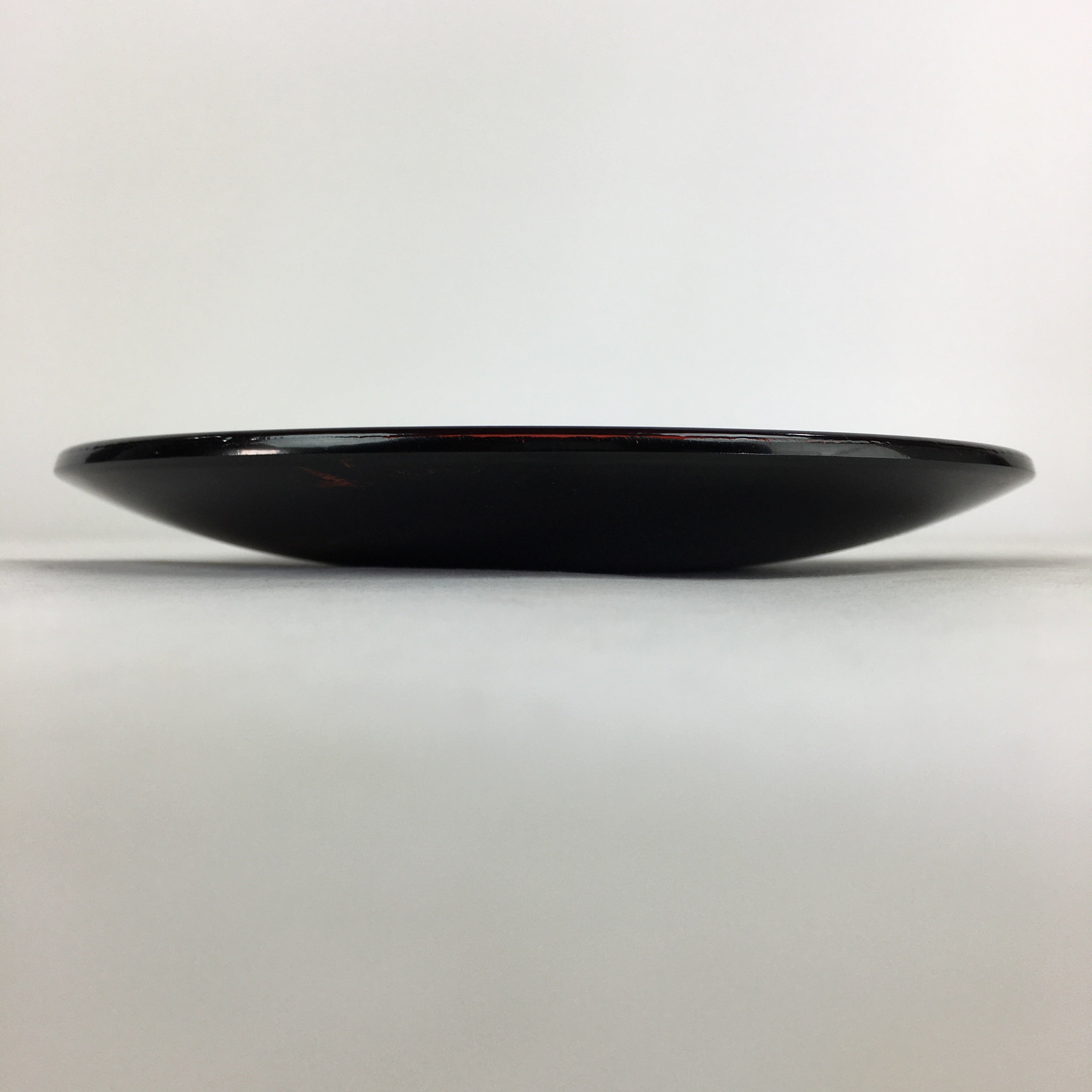 Japanese Wooden Lacquered Plate Vtg Round Red Black 16.3 cm UR696