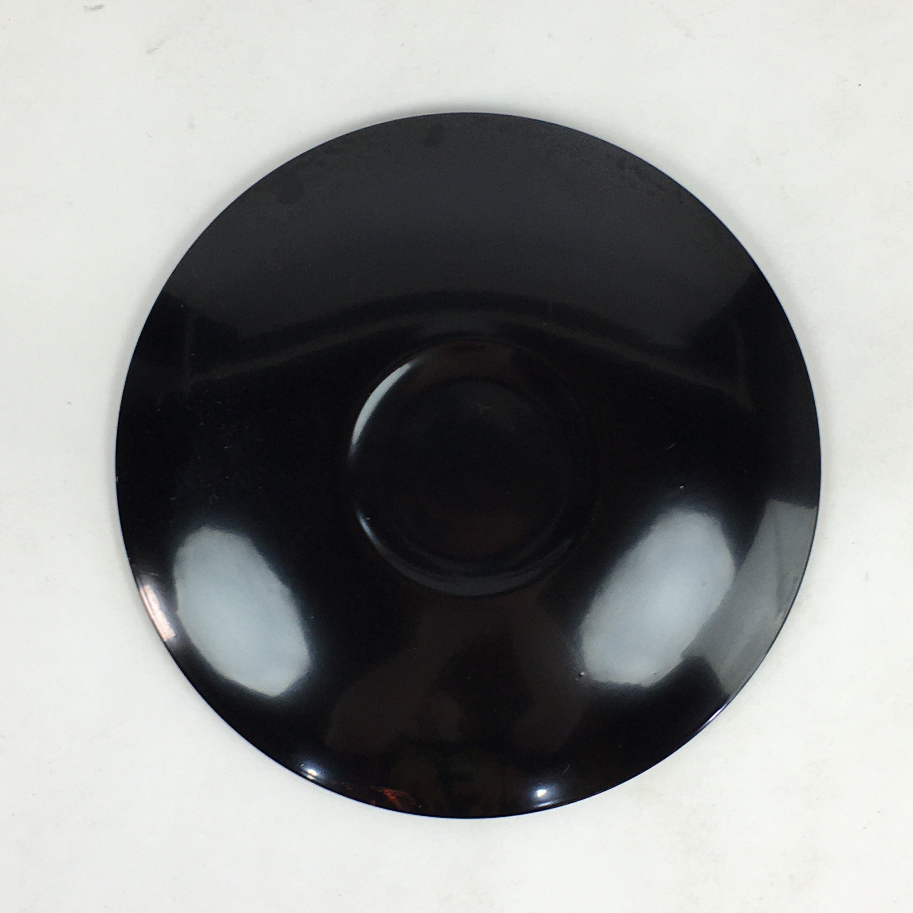 Japanese Wooden Lacquered Plate Vtg Round Red Black 16.3 cm UR696