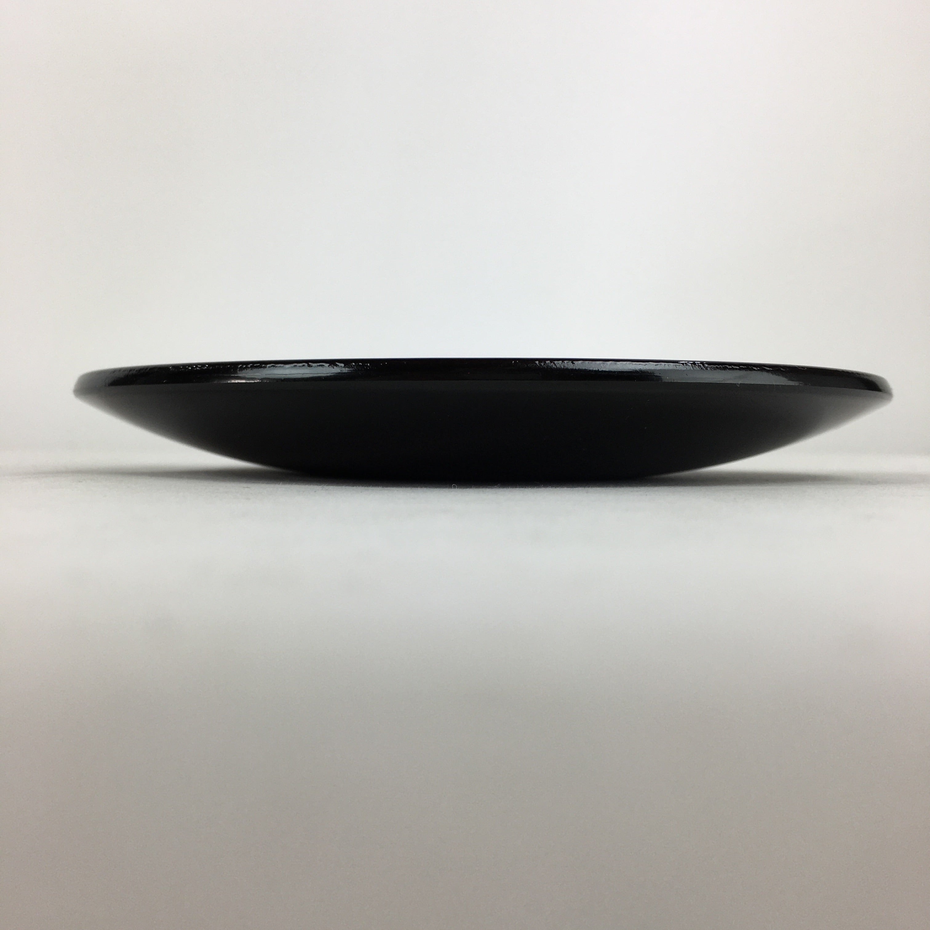Japanese Wooden Lacquered Plate Vtg Round Red Black 16.3 cm UR697
