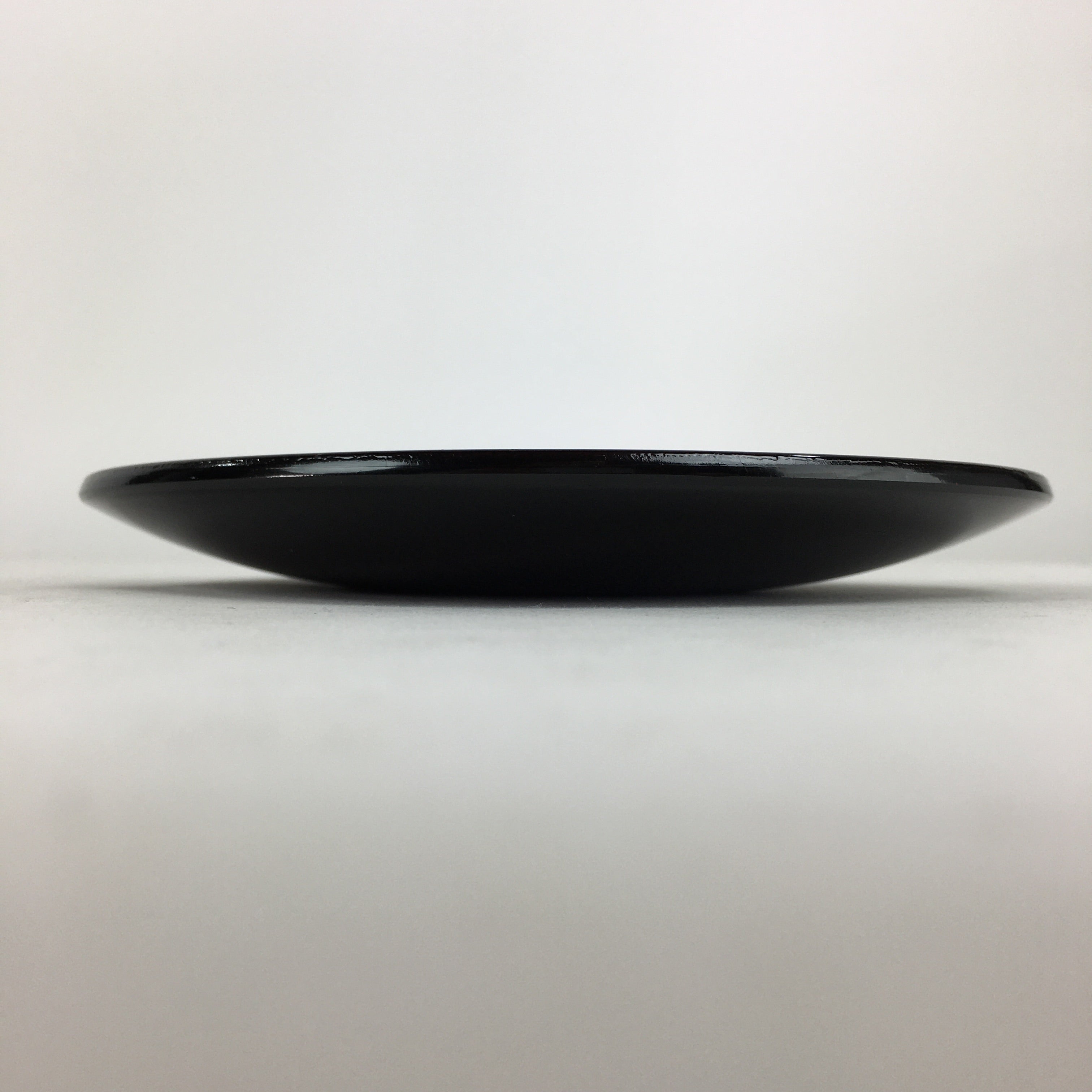 Japanese Wooden Lacquered Plate Vtg Round Red Black 16.3 cm UR697