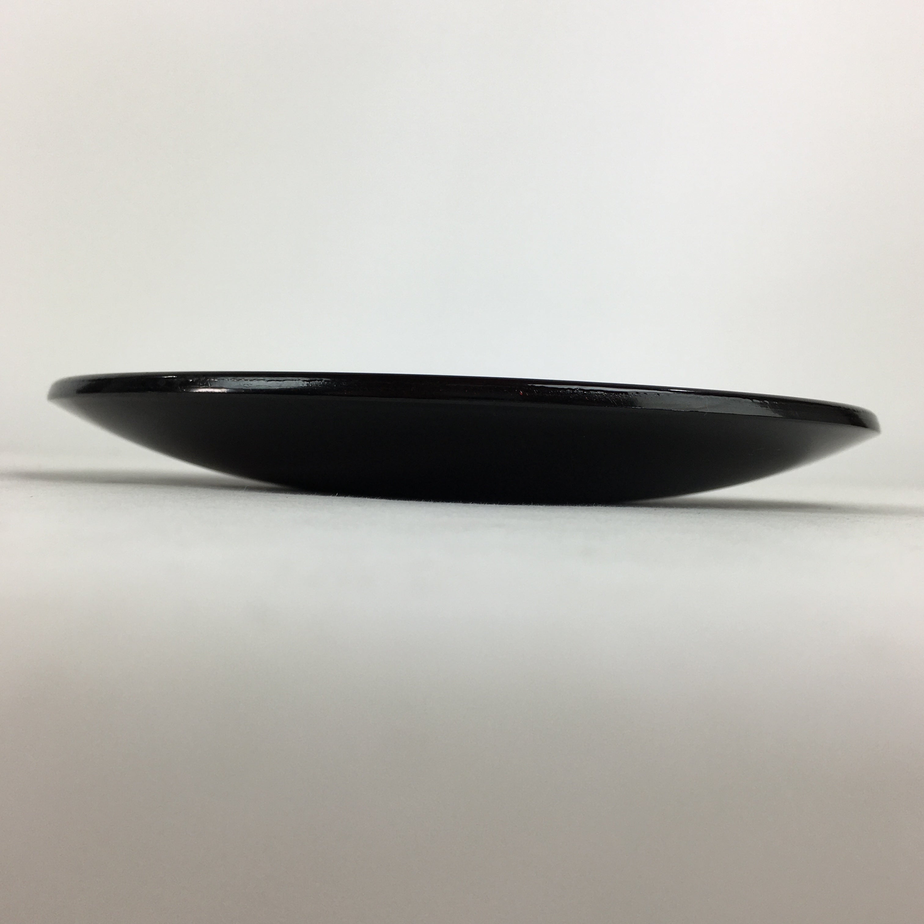 Japanese Wooden Lacquered Plate Vtg Round Red Black 16.3 cm UR699