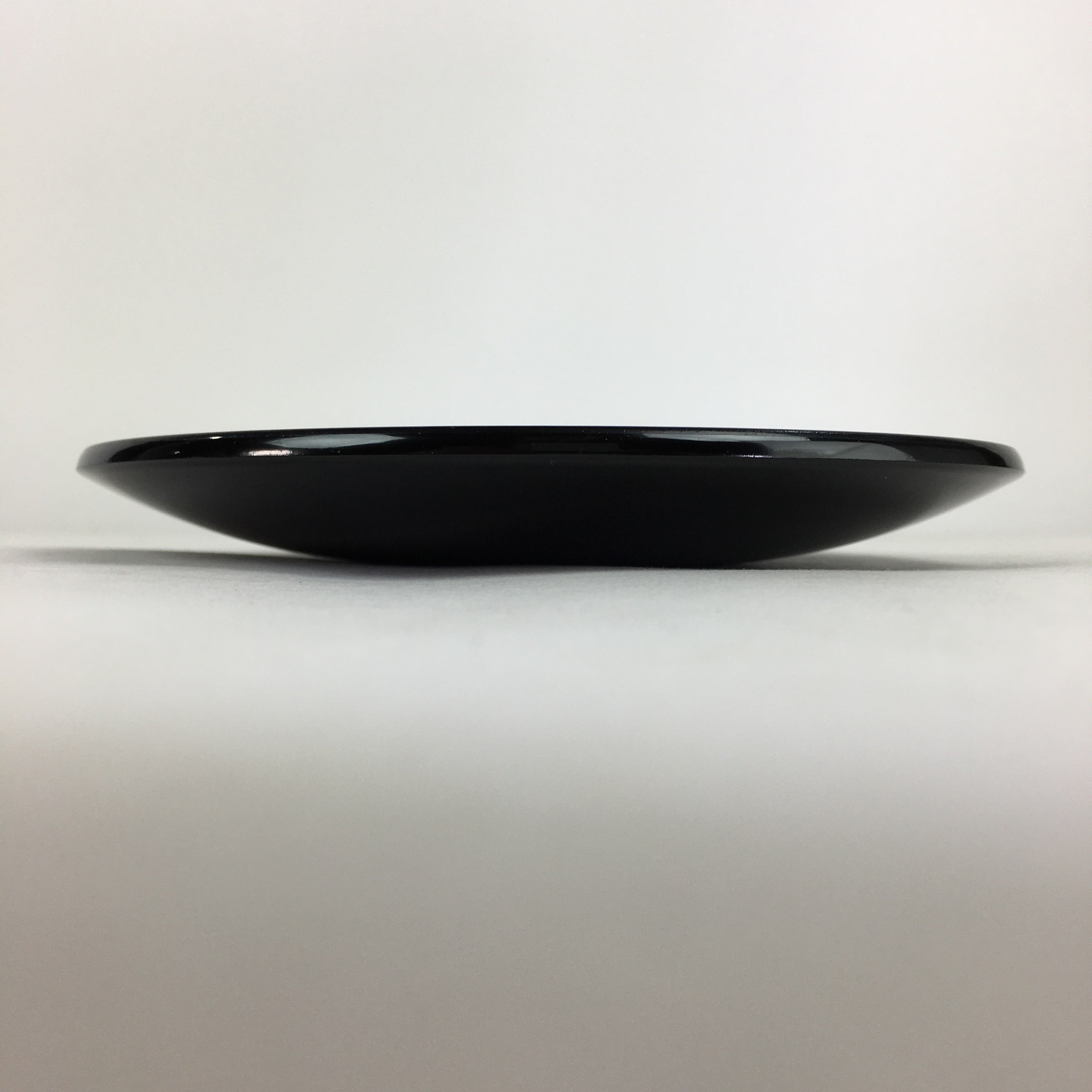 Japanese Wooden Lacquered Plate Vtg Round Red Black 16.3 cm UR701