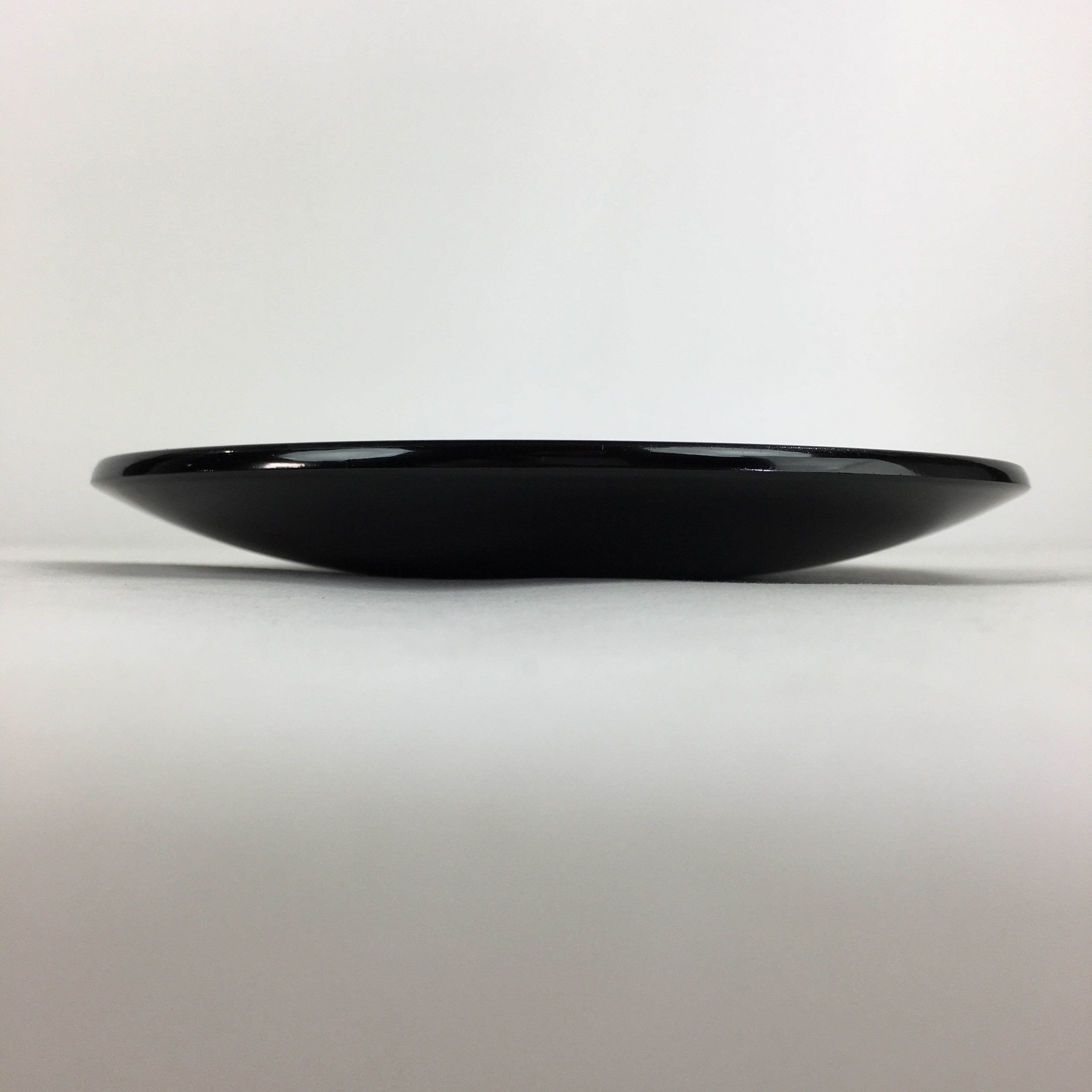 Japanese Wooden Lacquered Plate Vtg Round Red Black 16.3 cm UR701