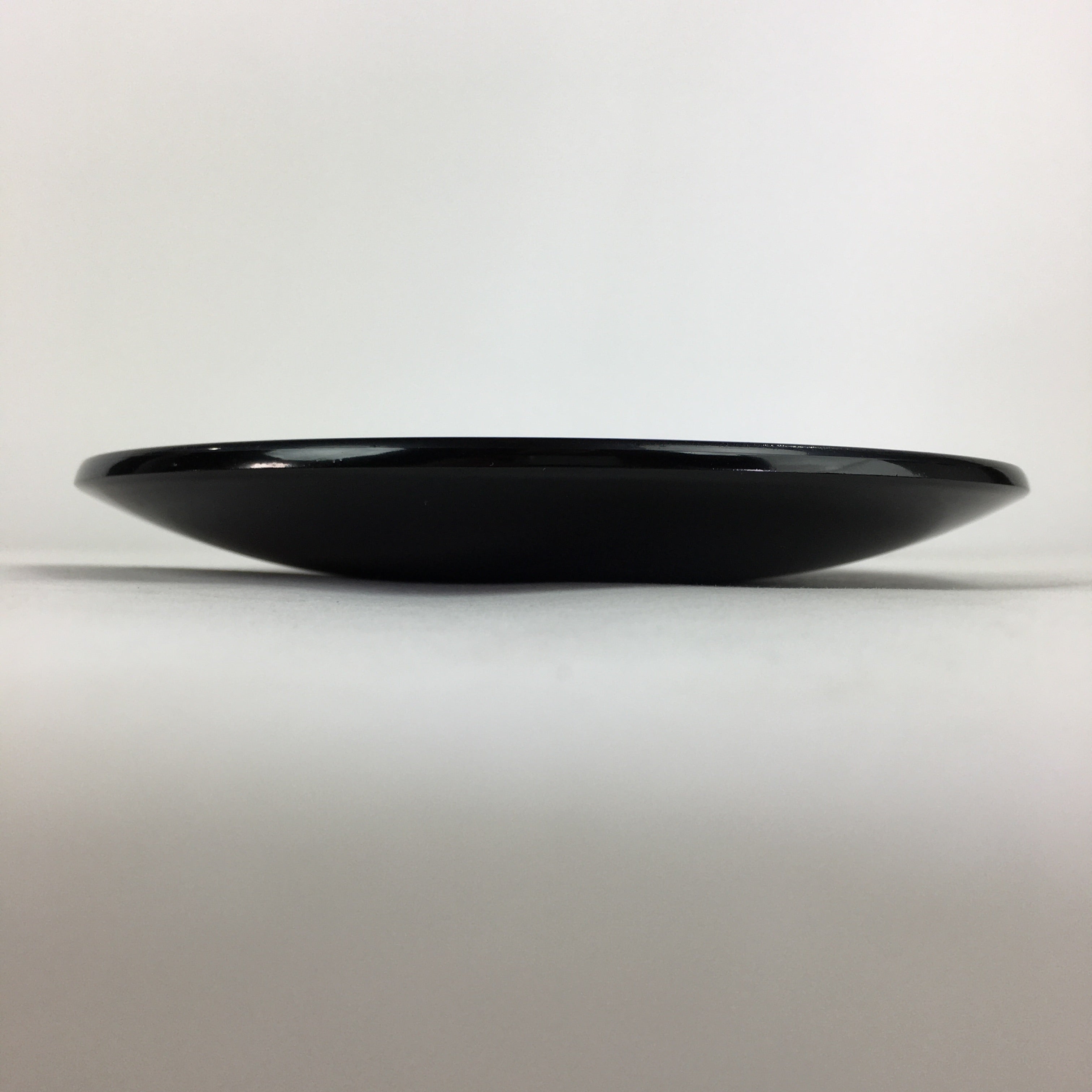 Japanese Wooden Lacquered Plate Vtg Round Red Black 16.3 cm UR701