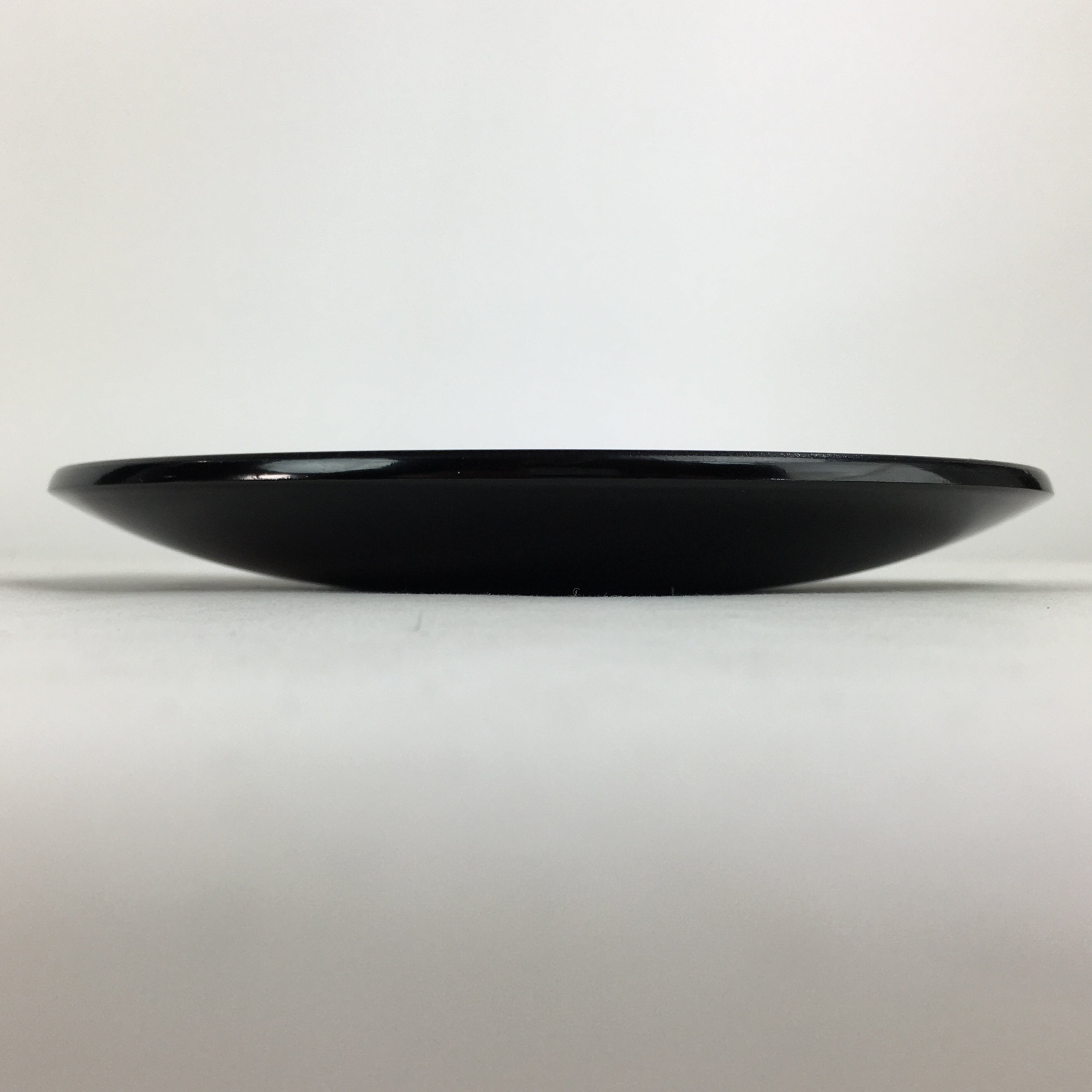 Japanese Wooden Lacquered Plate Vtg Round Red Black 16.3 cm UR702