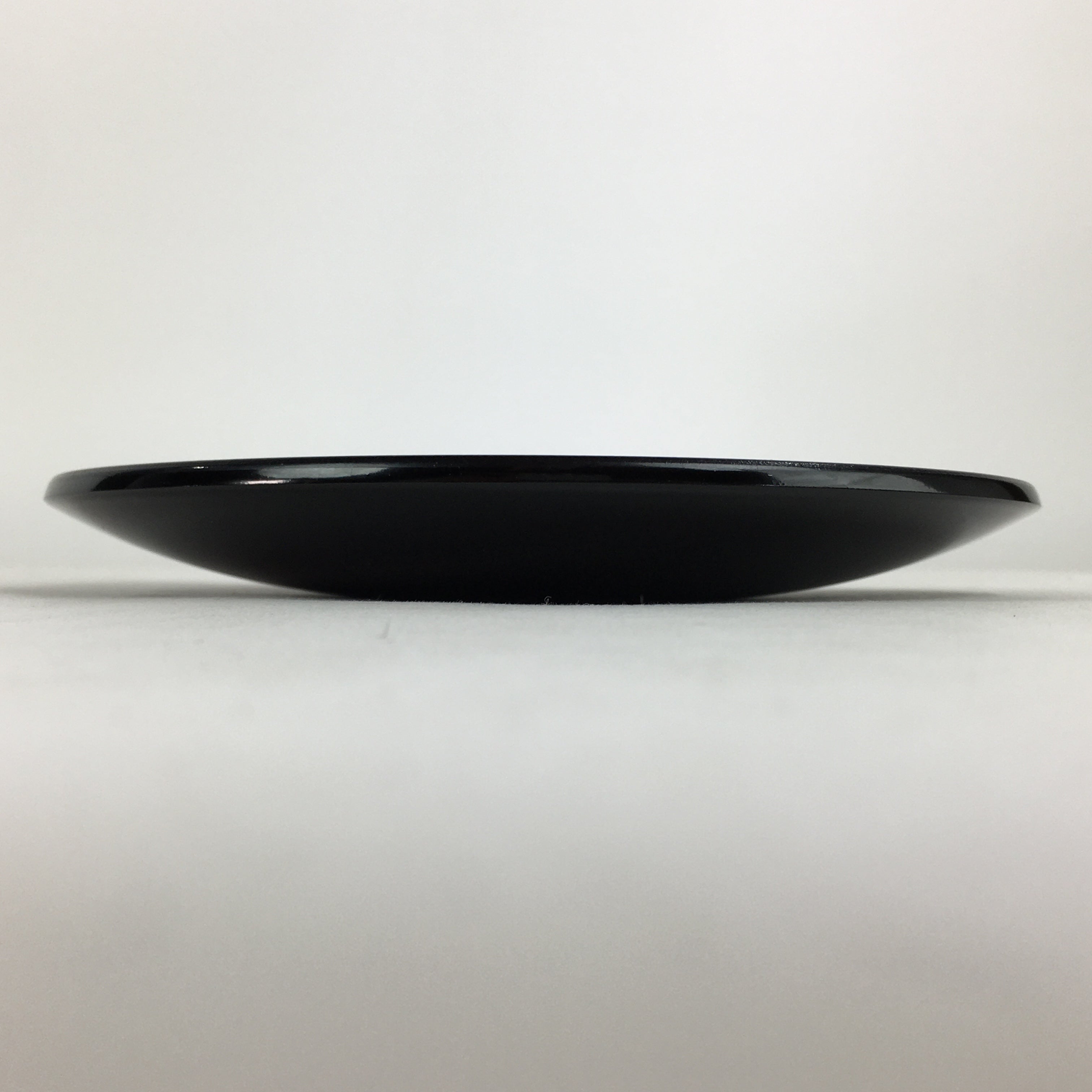 Japanese Wooden Lacquered Plate Vtg Round Red Black 16.3 cm UR702