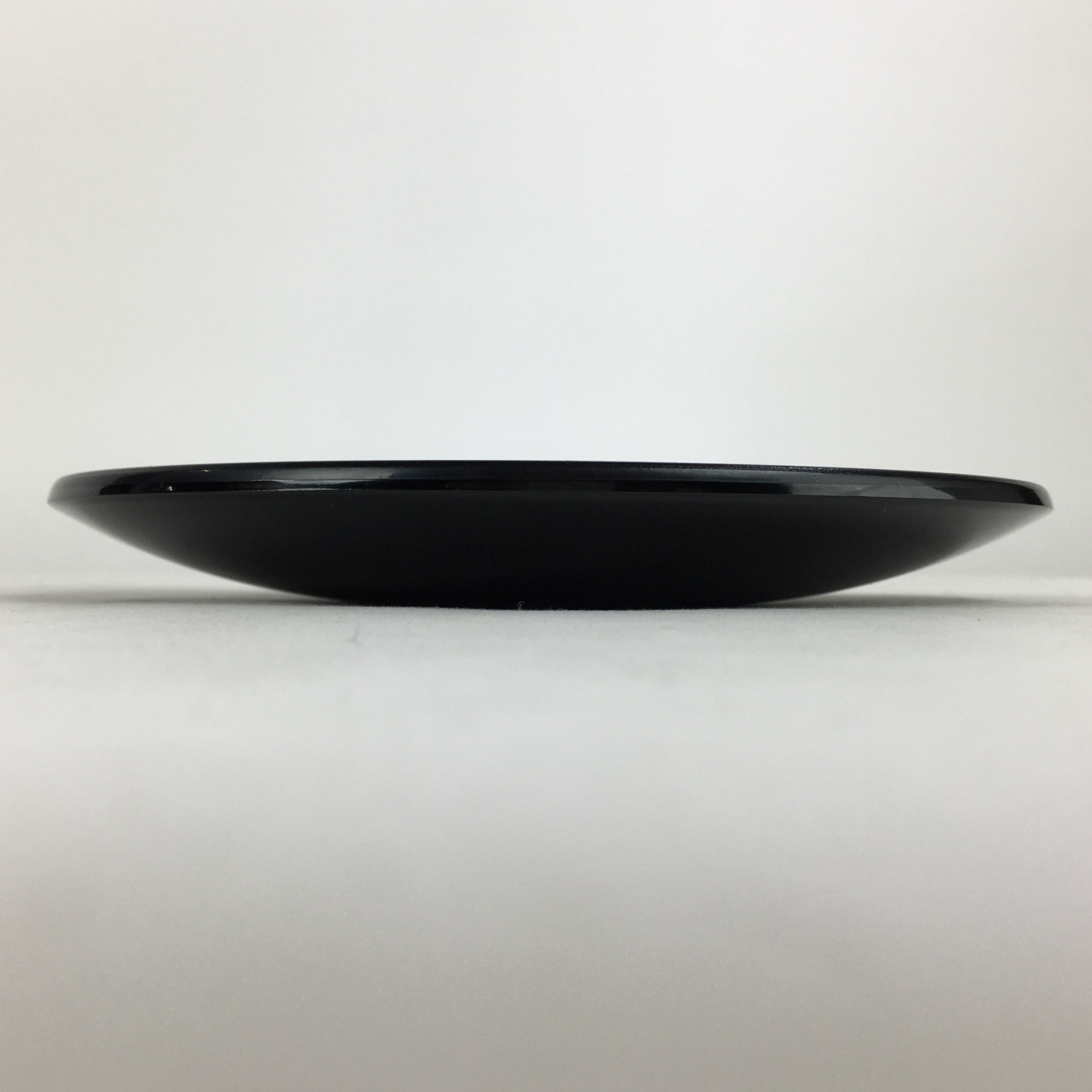 Japanese Wooden Lacquered Plate Vtg Round Red Black 16.3 cm UR702