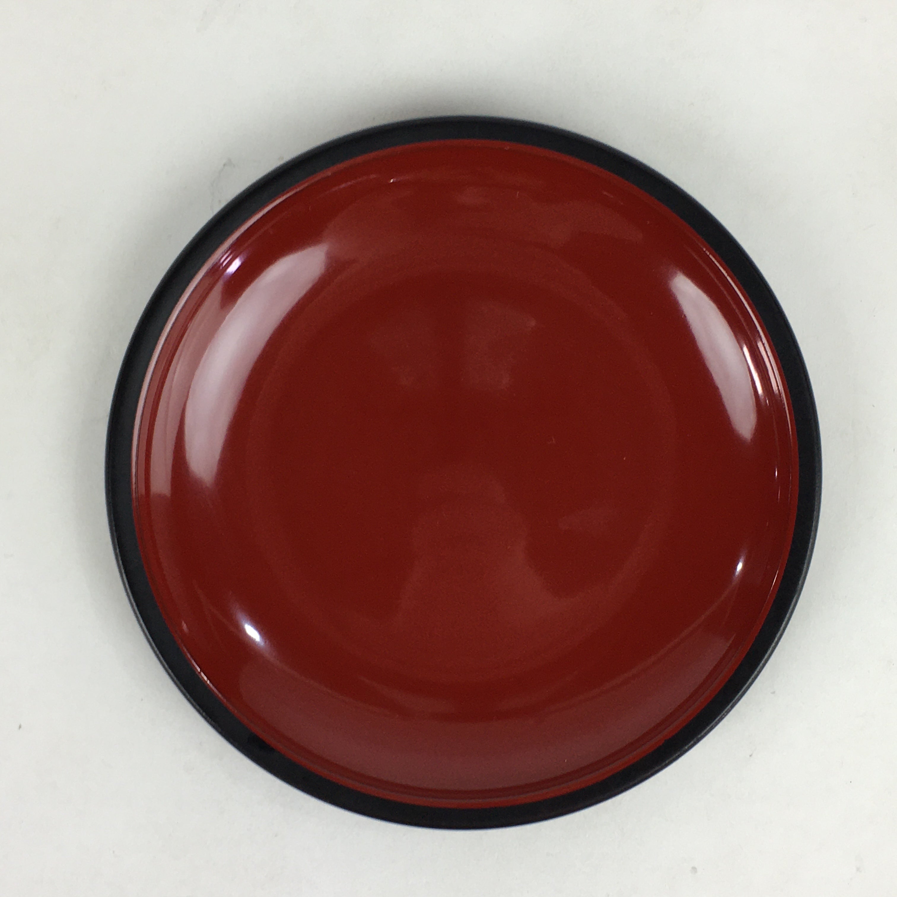 Japanese Wooden Lacquered Plate Vtg Round Red Black 16.3 cm UR702
