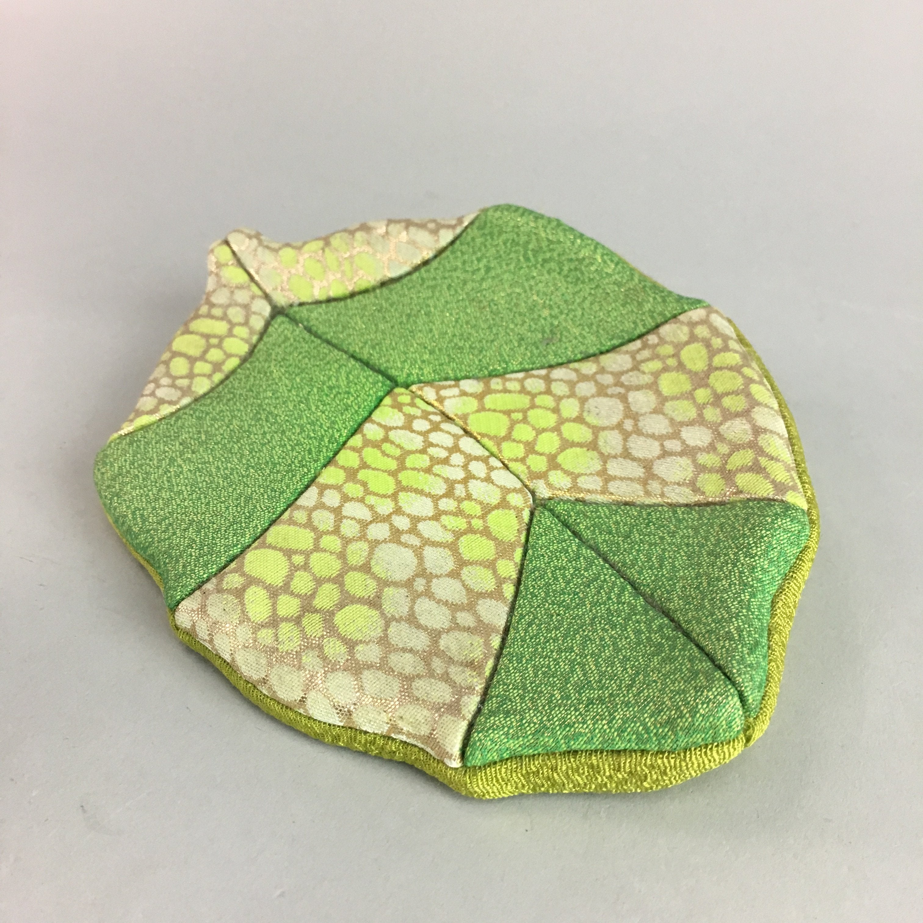 Japanese Wooden Leaf Doll Figurine Green Kimono Silk Pattern Vtg Ningyo KD10