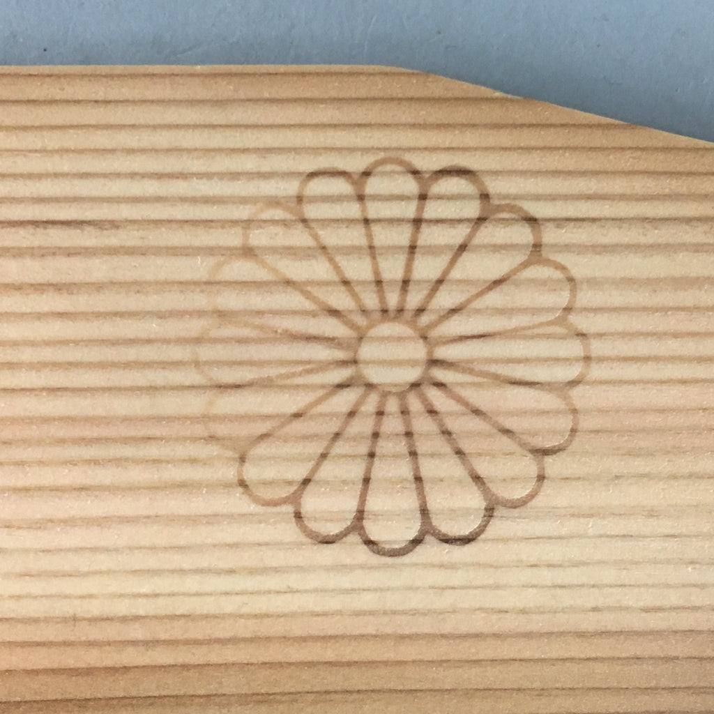 Japanese Wooden Plate Vtg Straight Grain Temple Chrysanthemum Crest UR224