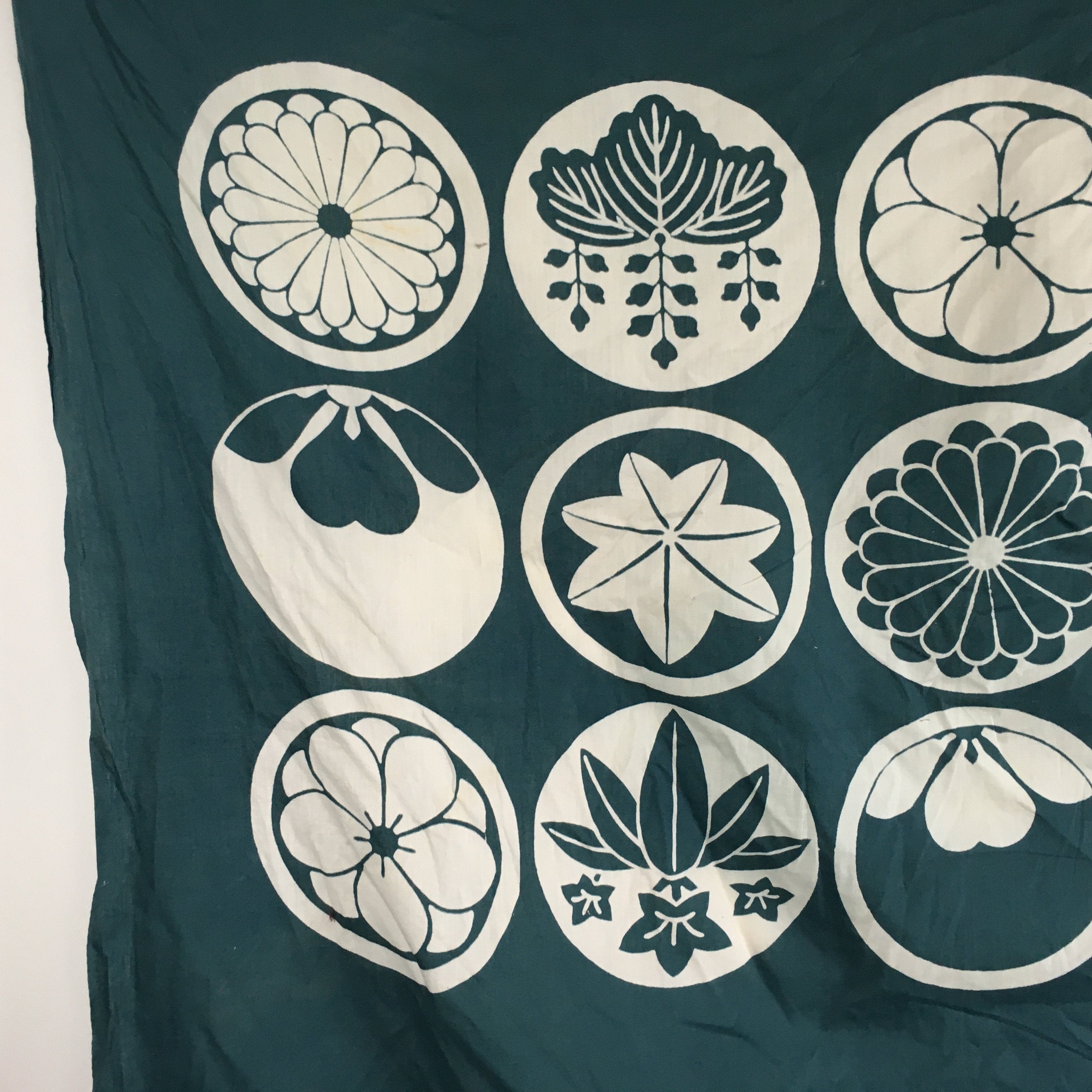 Japanese Wrap Cloth Furoshiki Vtg Fabric Cotton Green Family Crests FU199