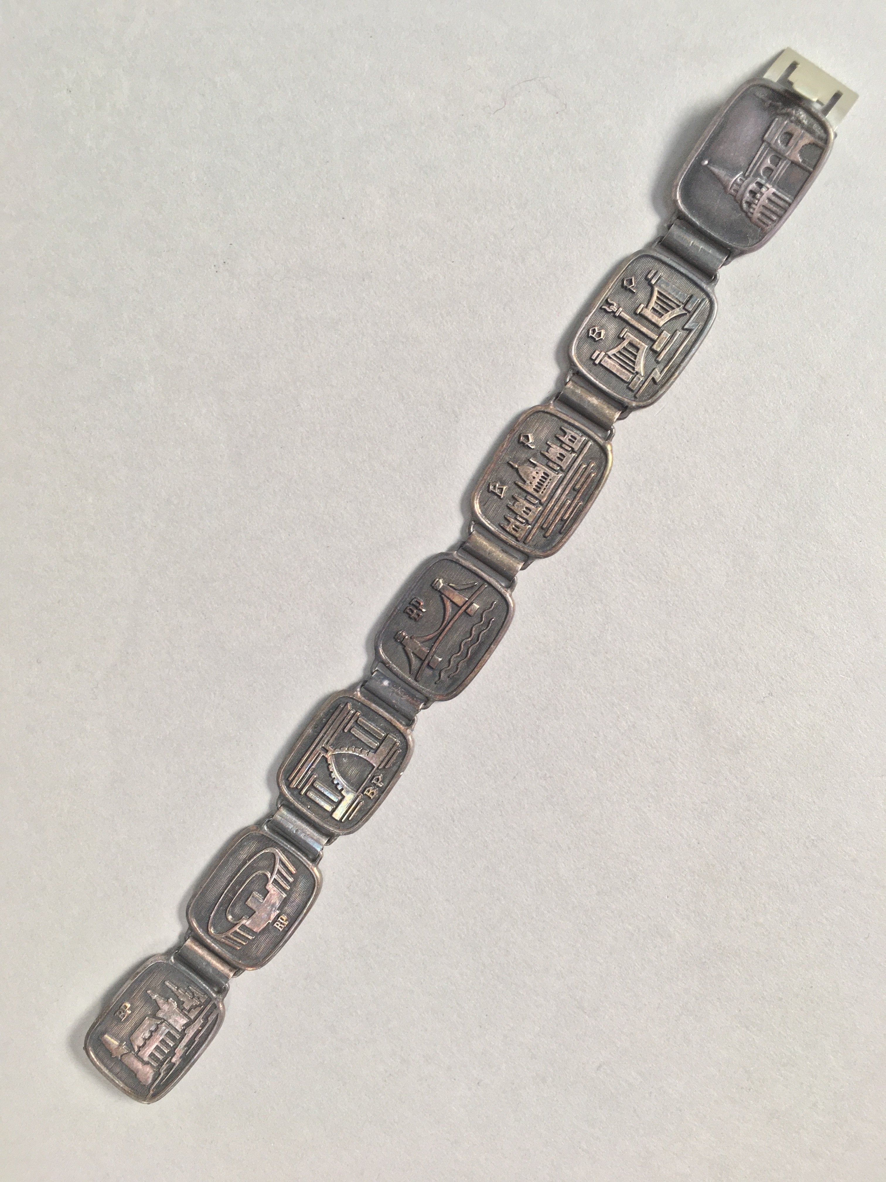 Metal Souvenir Bracelet Vtg Building Bridge Peace JK110