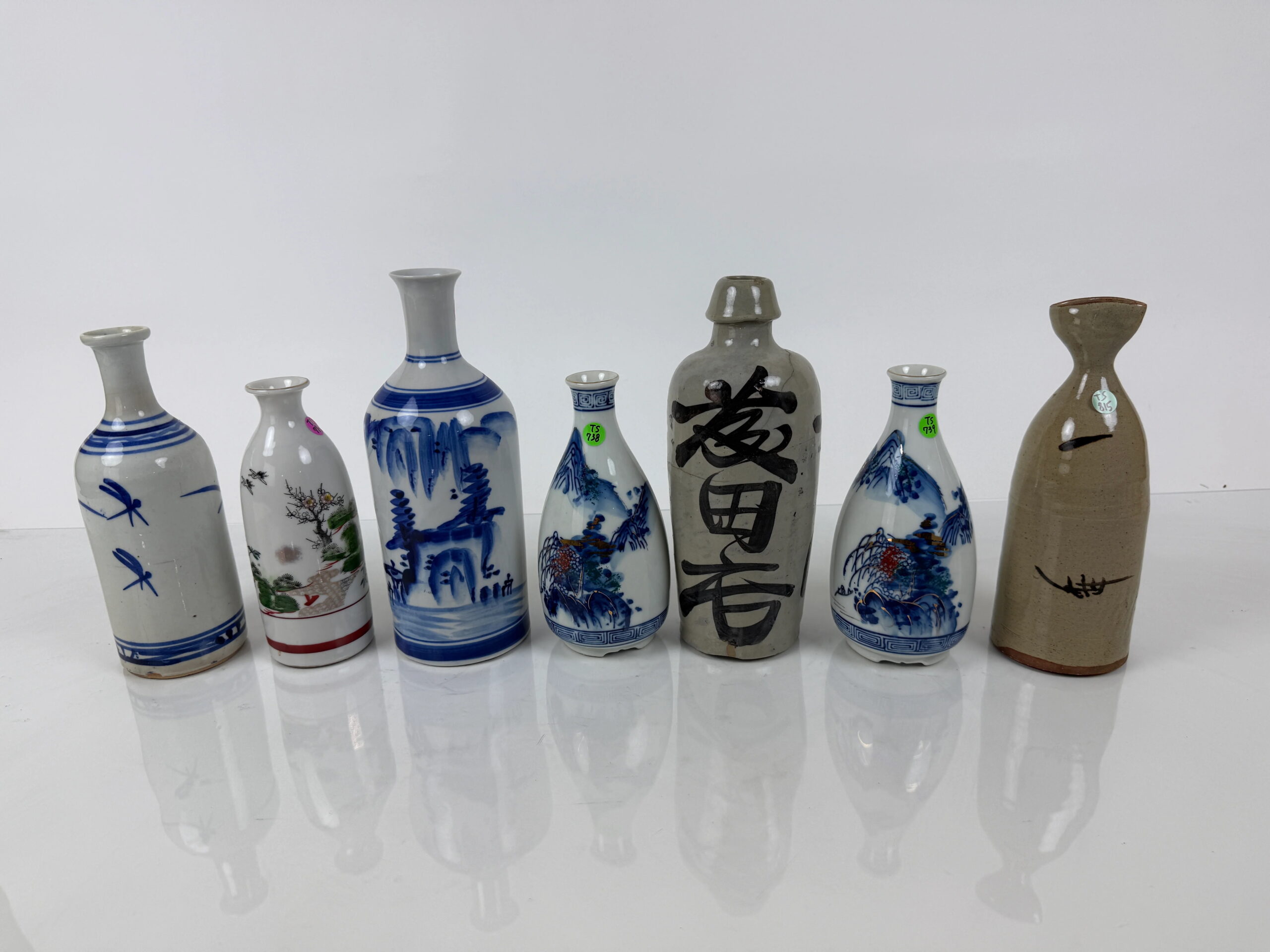 Blue-and-white pieces alongside classic calligraphy bottles | Chidori Vintage