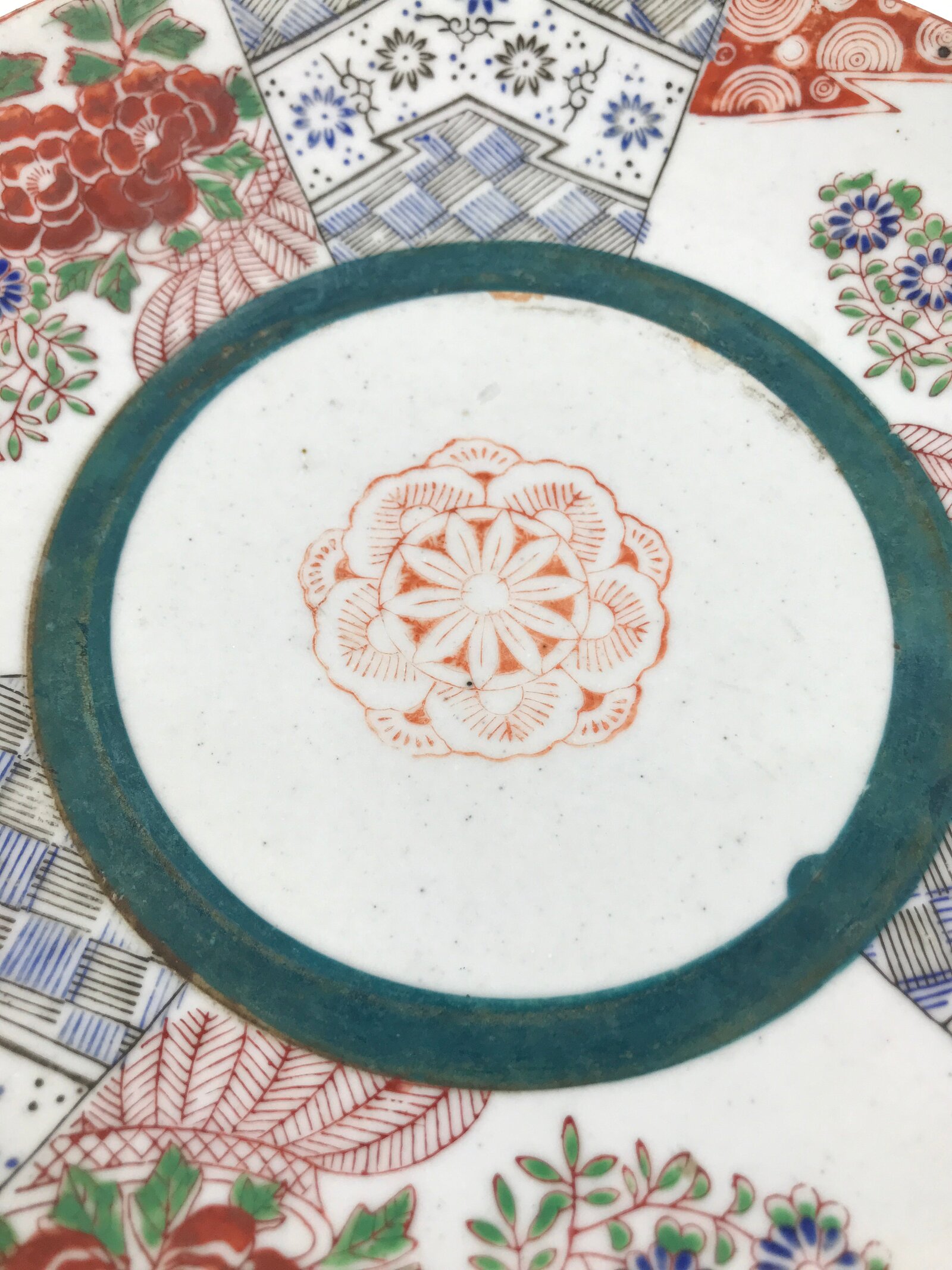 Antique Japanese Kutani Koimari Porcelain Round Plate Peony Red Blue Green PY821