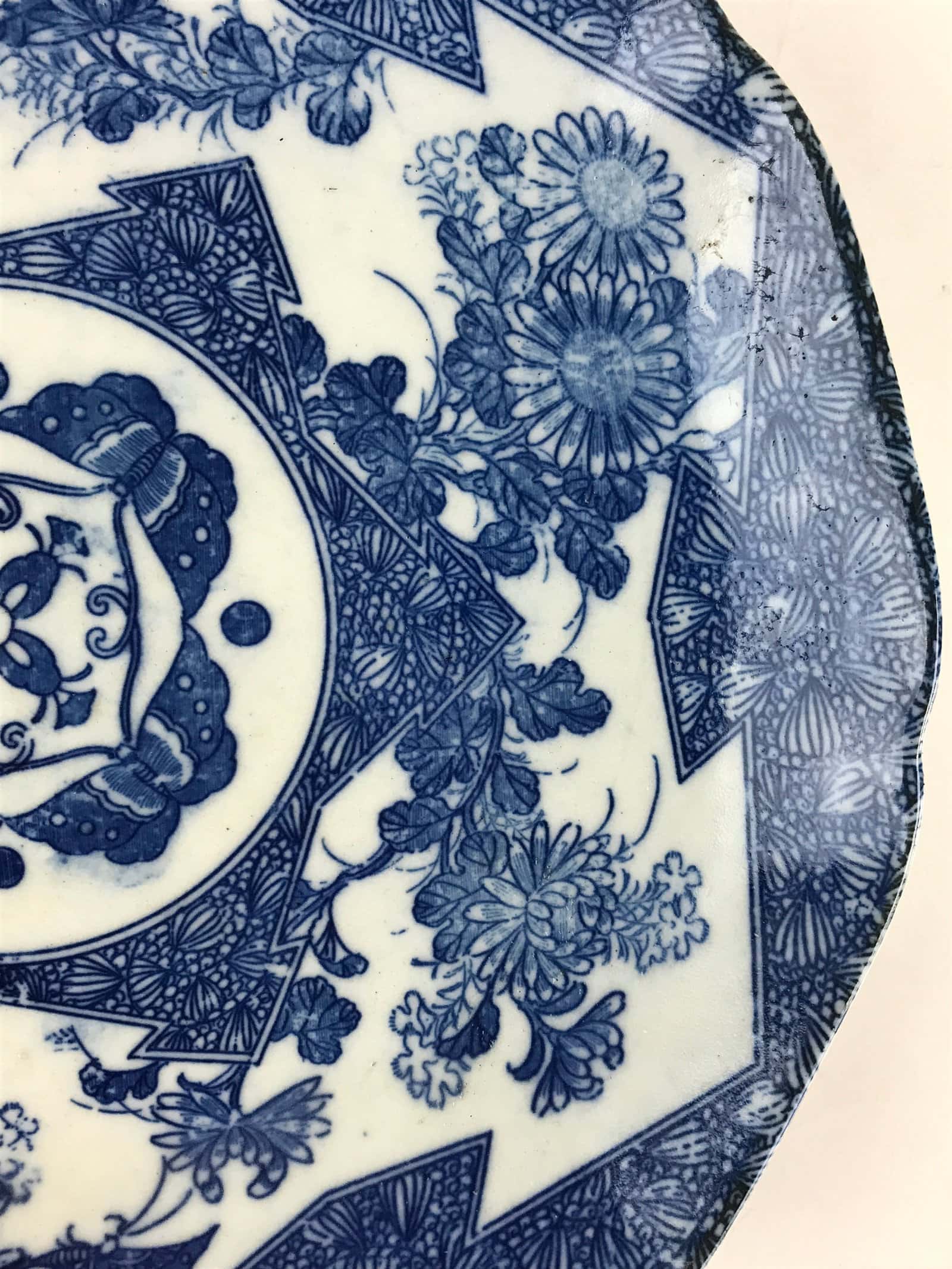Antique Japanese Porcelain Plate Blue Sometsuke Chrysanthemum Butterfly PY283