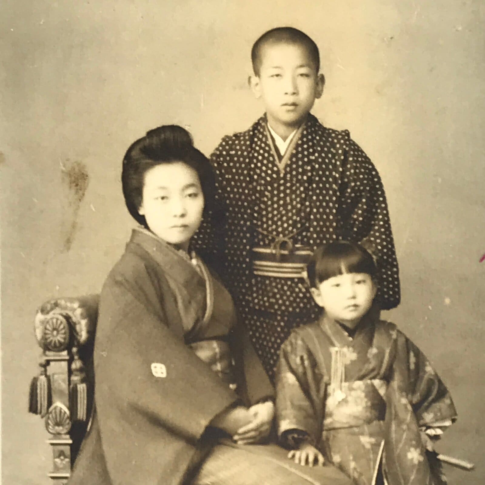 Antique Japanese Taisho Mother Child Photograph Portrait Kimono Black White PH36