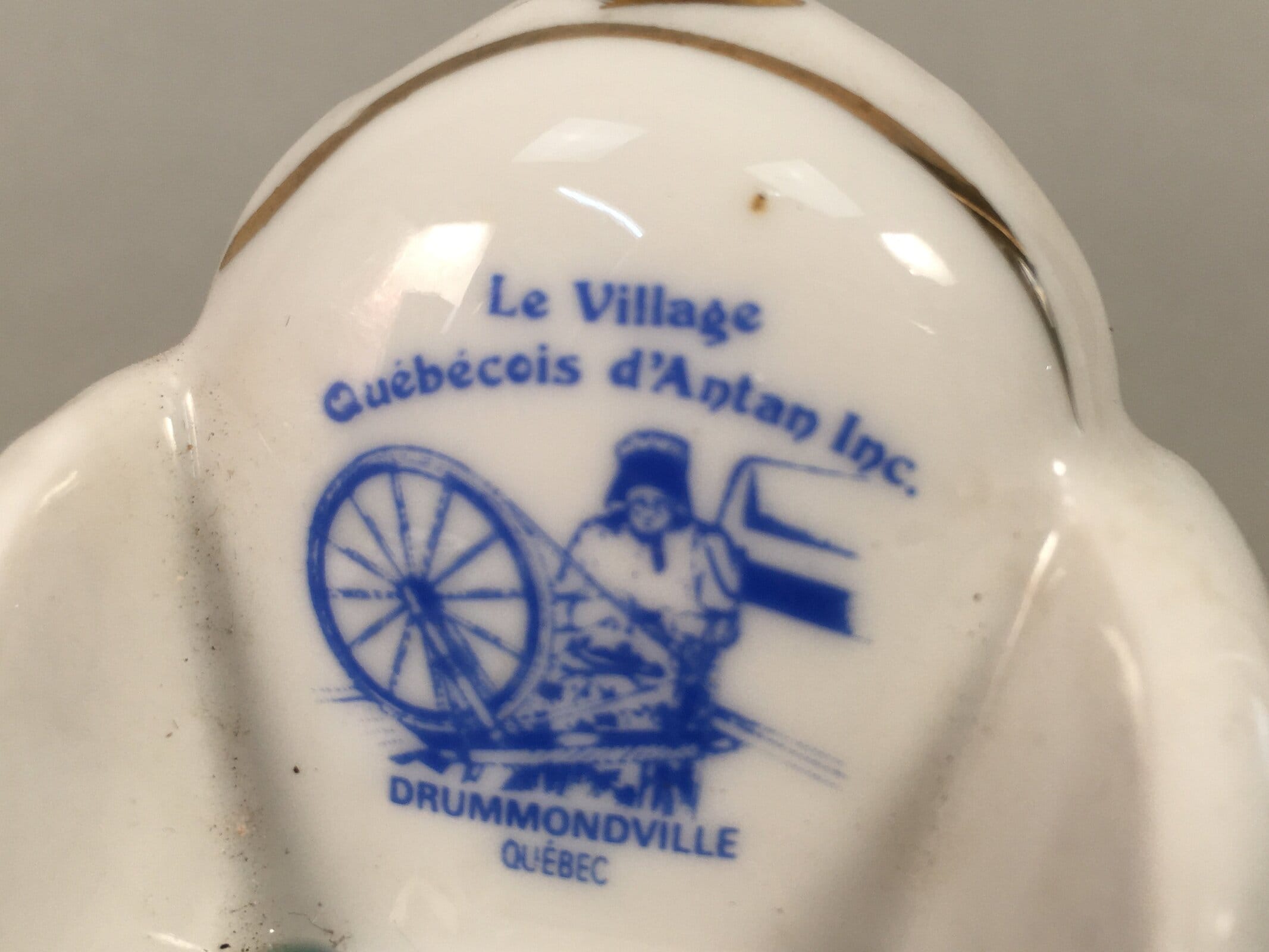 Canadian Pin Cushion Vtg Porcelain Armchair Village Quebecois d'Antan KF441