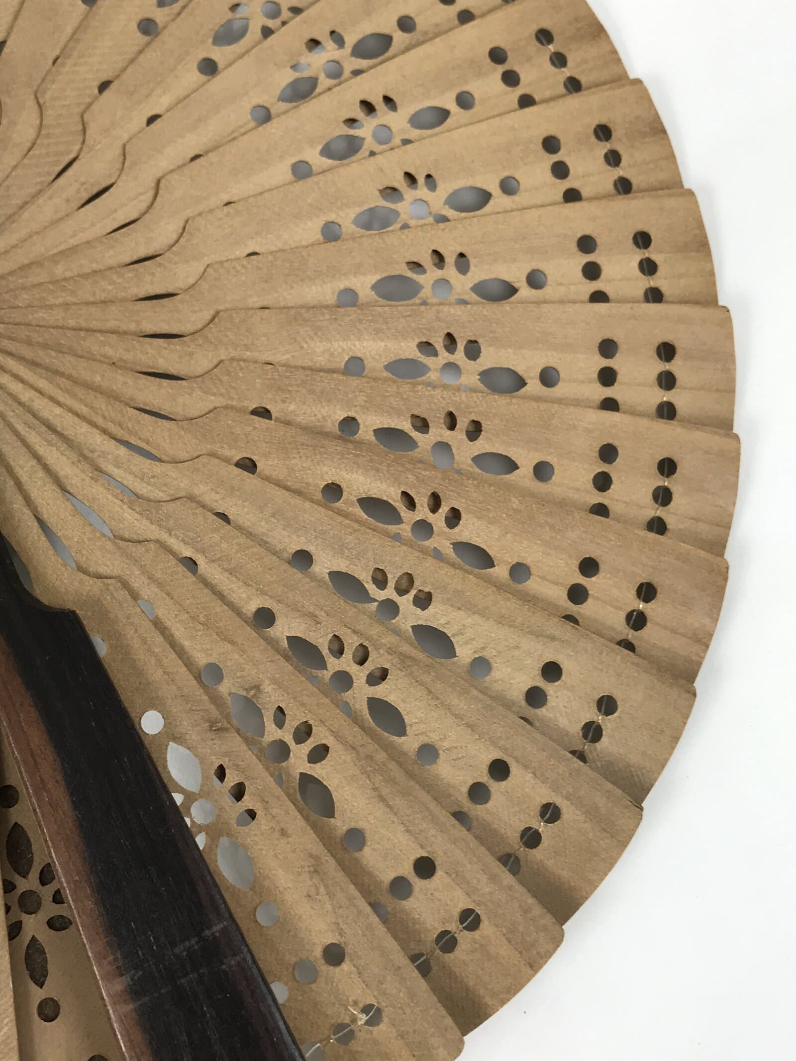 Chinese Carved Round Sandalwood Folding Fan Sensu Floral Pattern Red Tassel 5D23