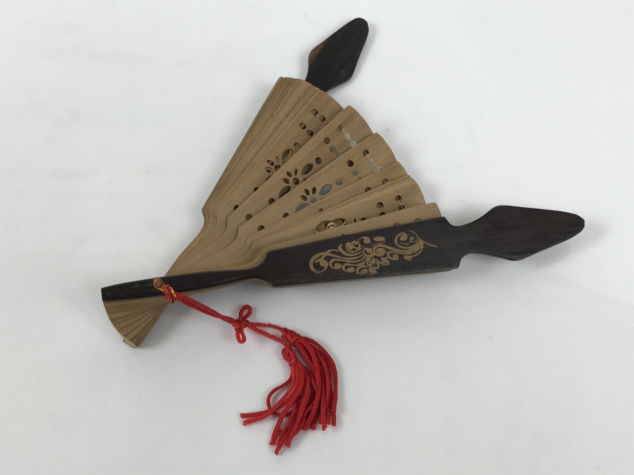 Chinese Carved Round Sandalwood Folding Fan Sensu Floral Pattern Red Tassel 5D23