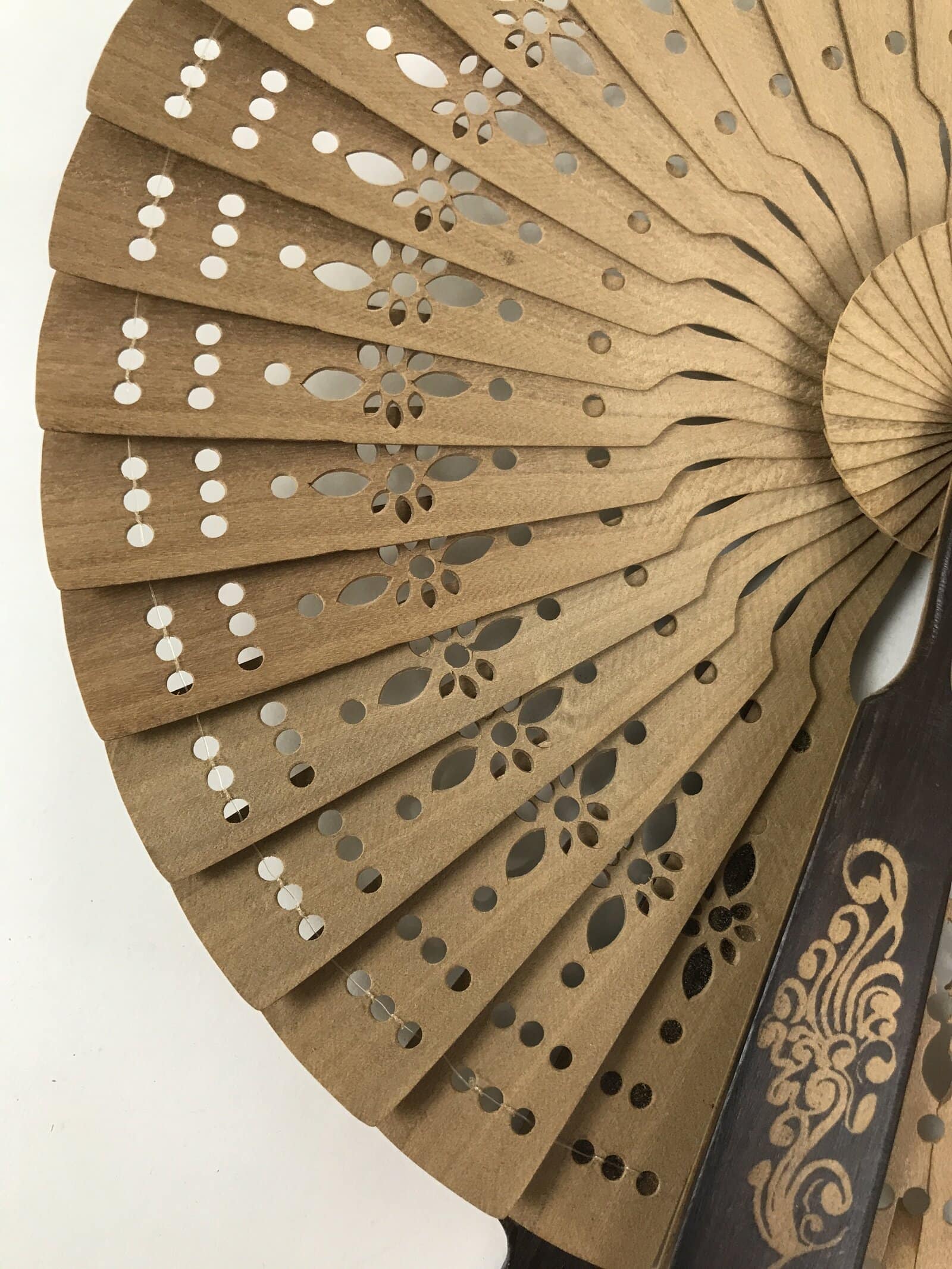 Chinese Carved Round Sandalwood Folding Fan Sensu Floral Pattern Red Tassel 5D23