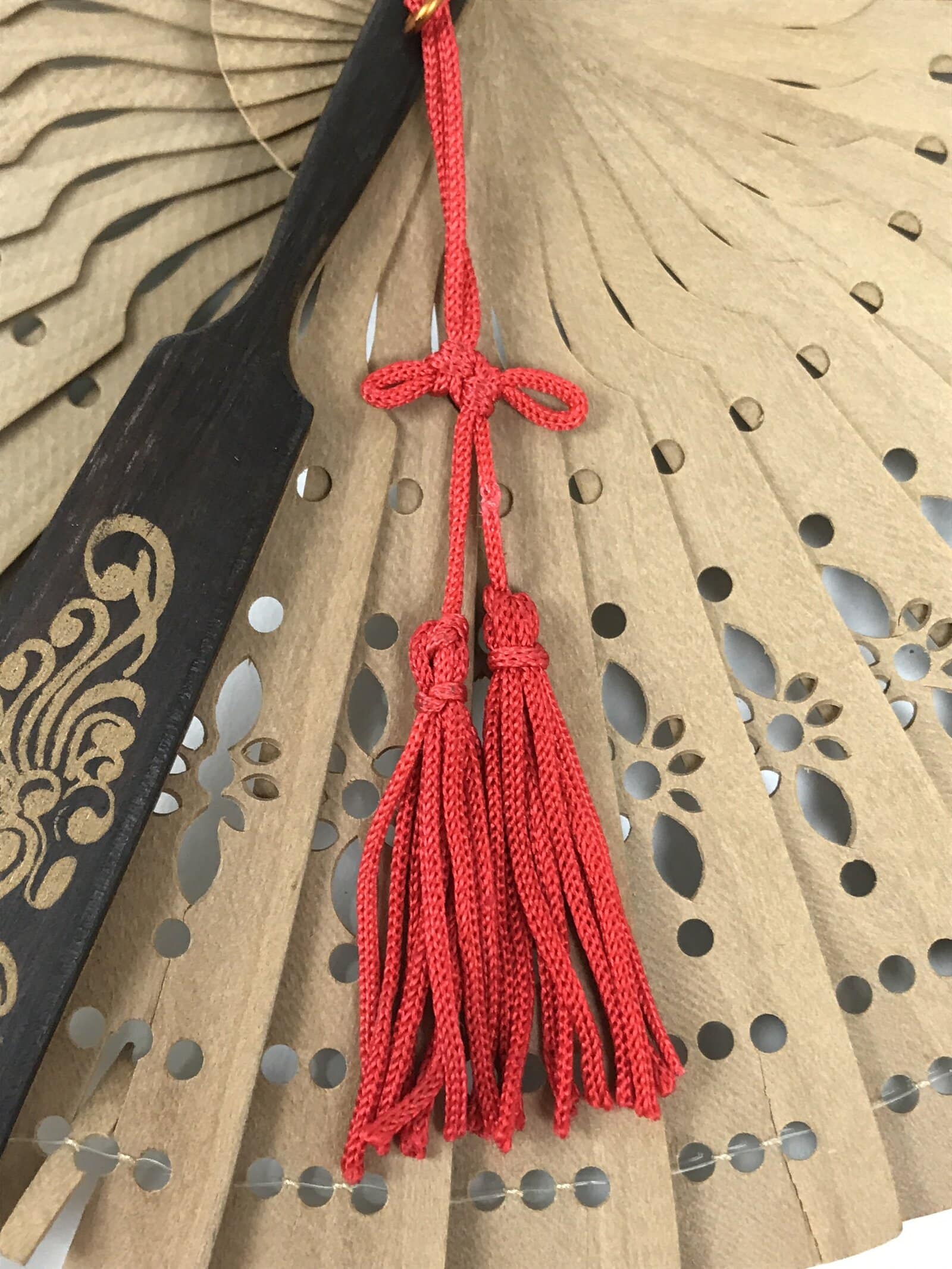 Chinese Carved Round Sandalwood Folding Fan Sensu Floral Pattern Red Tassel 5D23