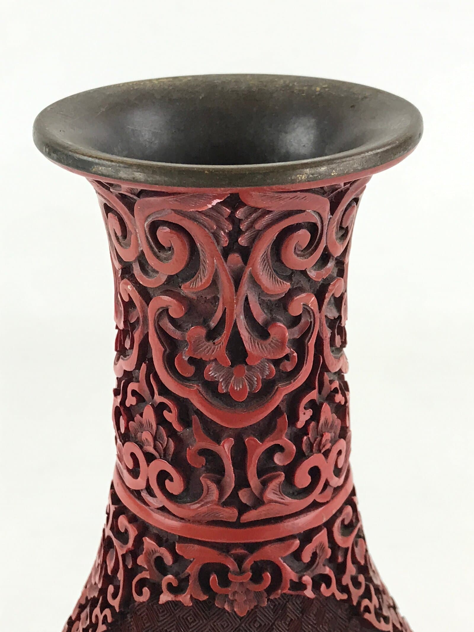 Chinese Red Cinnabar Vase Carved Vase Vtg Tsuishu Kabin Brass Resin Replica FK42