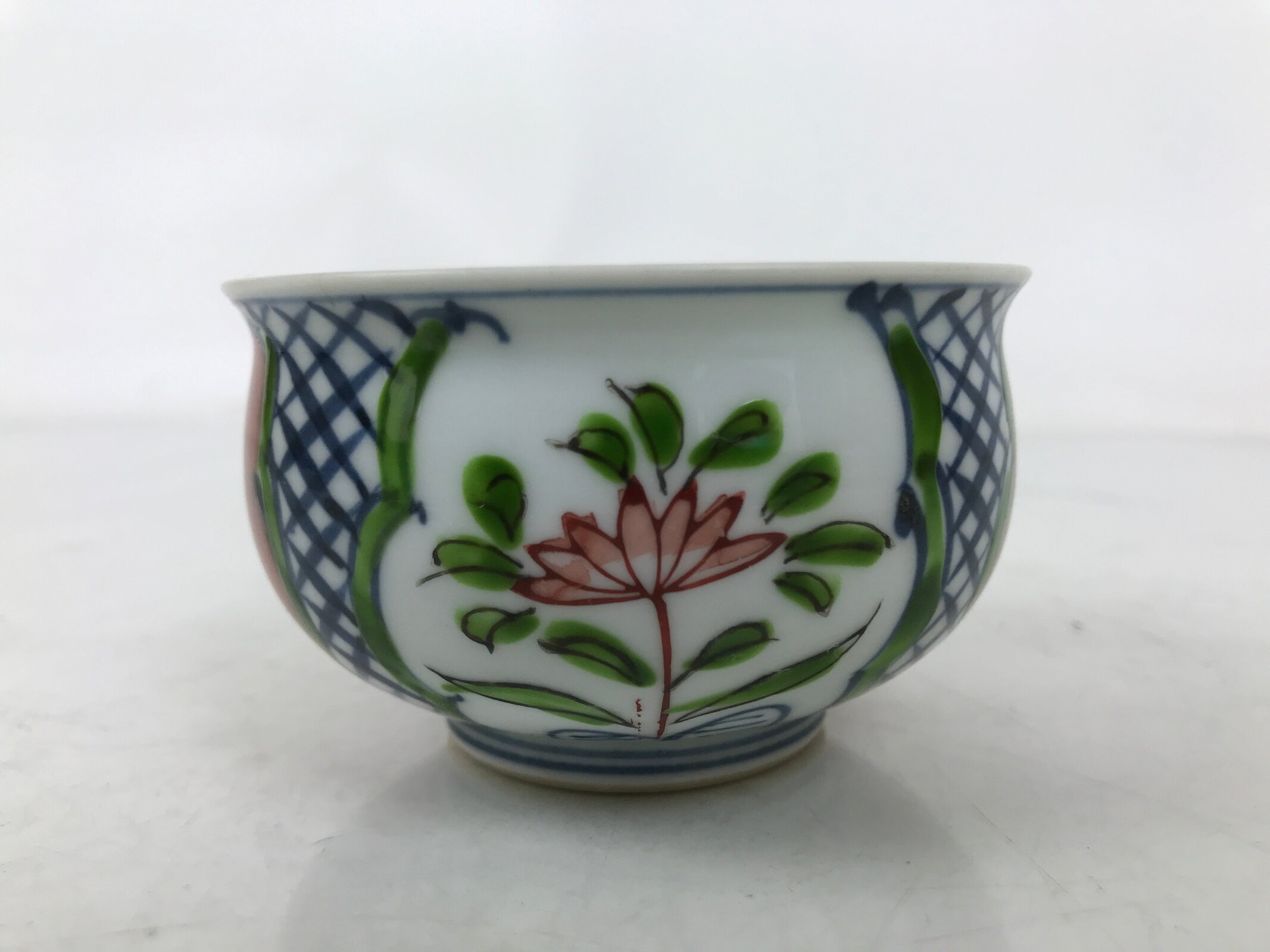 Japanese Arita Porcelain Teacup Vtg Red Blue Lotus Flower Sencha Yunomi TC574