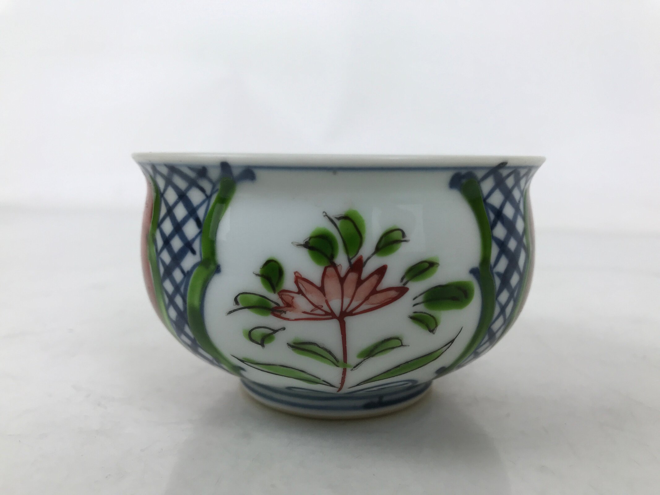 Japanese Arita Porcelain Teacup Vtg Red Blue Lotus Flower Sencha Yunomi TC574
