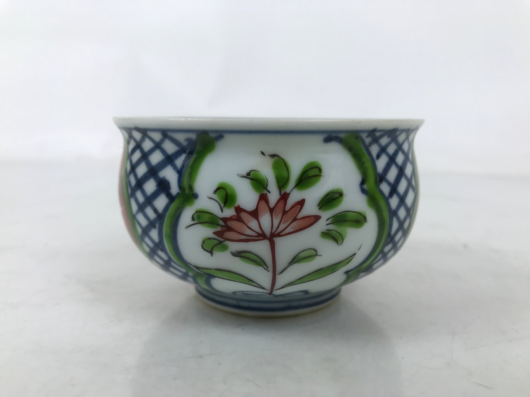 Japanese Arita Porcelain Teacup Vtg Red Blue Lotus Flower Sencha Yunomi TC575