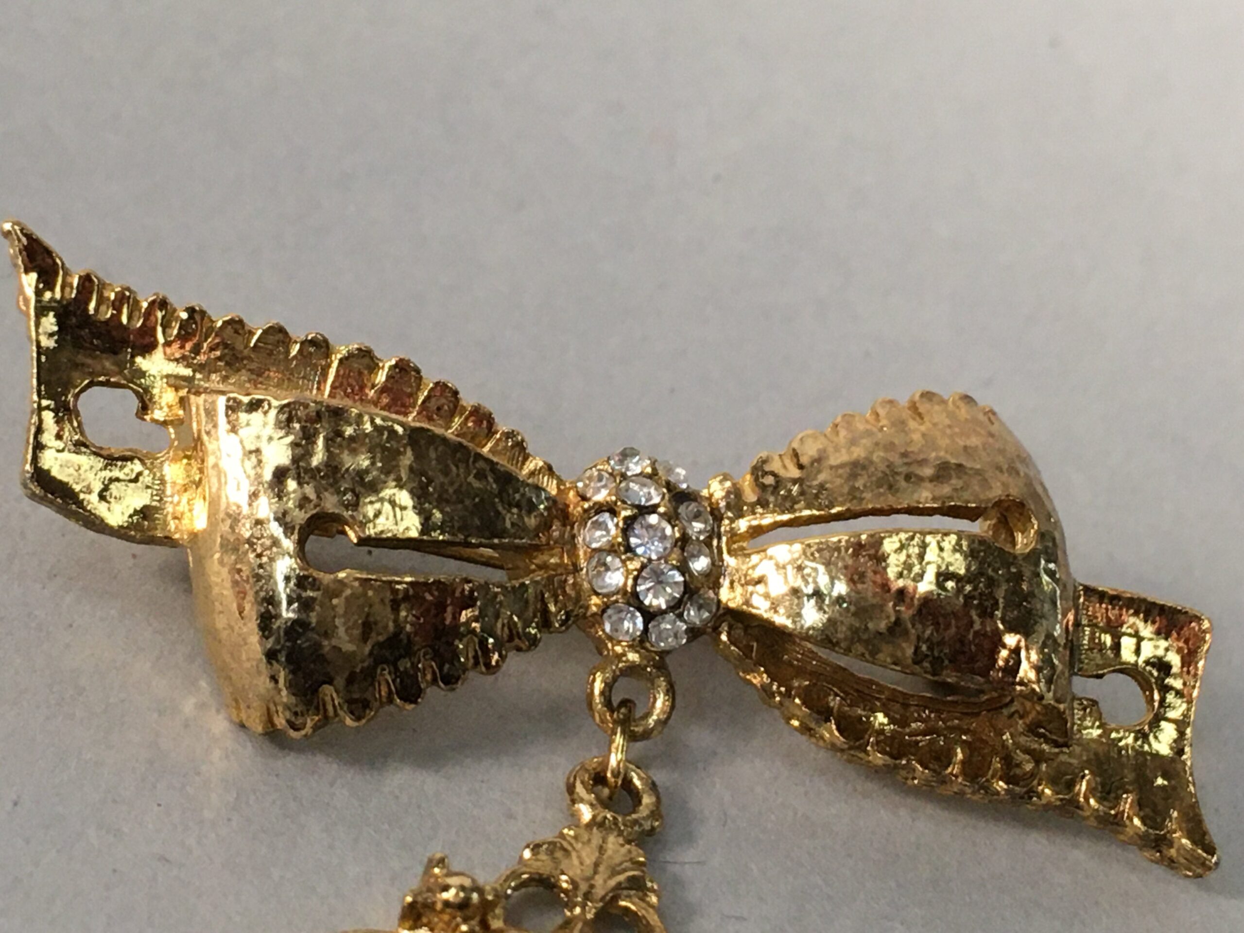 Japanese Blue Opal Oval Glass Brooch Metal Ribbon Vtg Bijou Pin Gold JK43