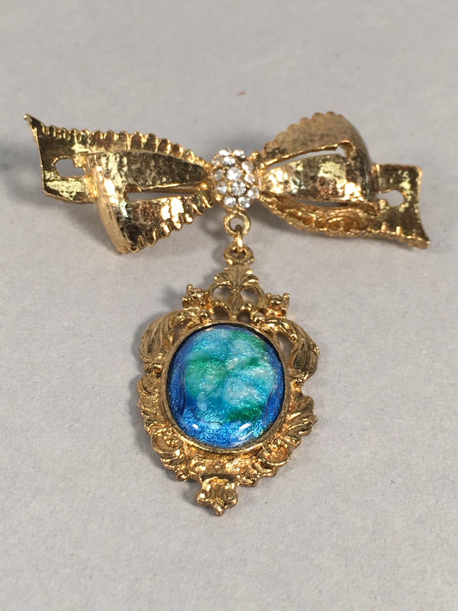 Japanese Blue Opal Oval Glass Brooch Metal Ribbon Vtg Bijou Pin Gold JK43