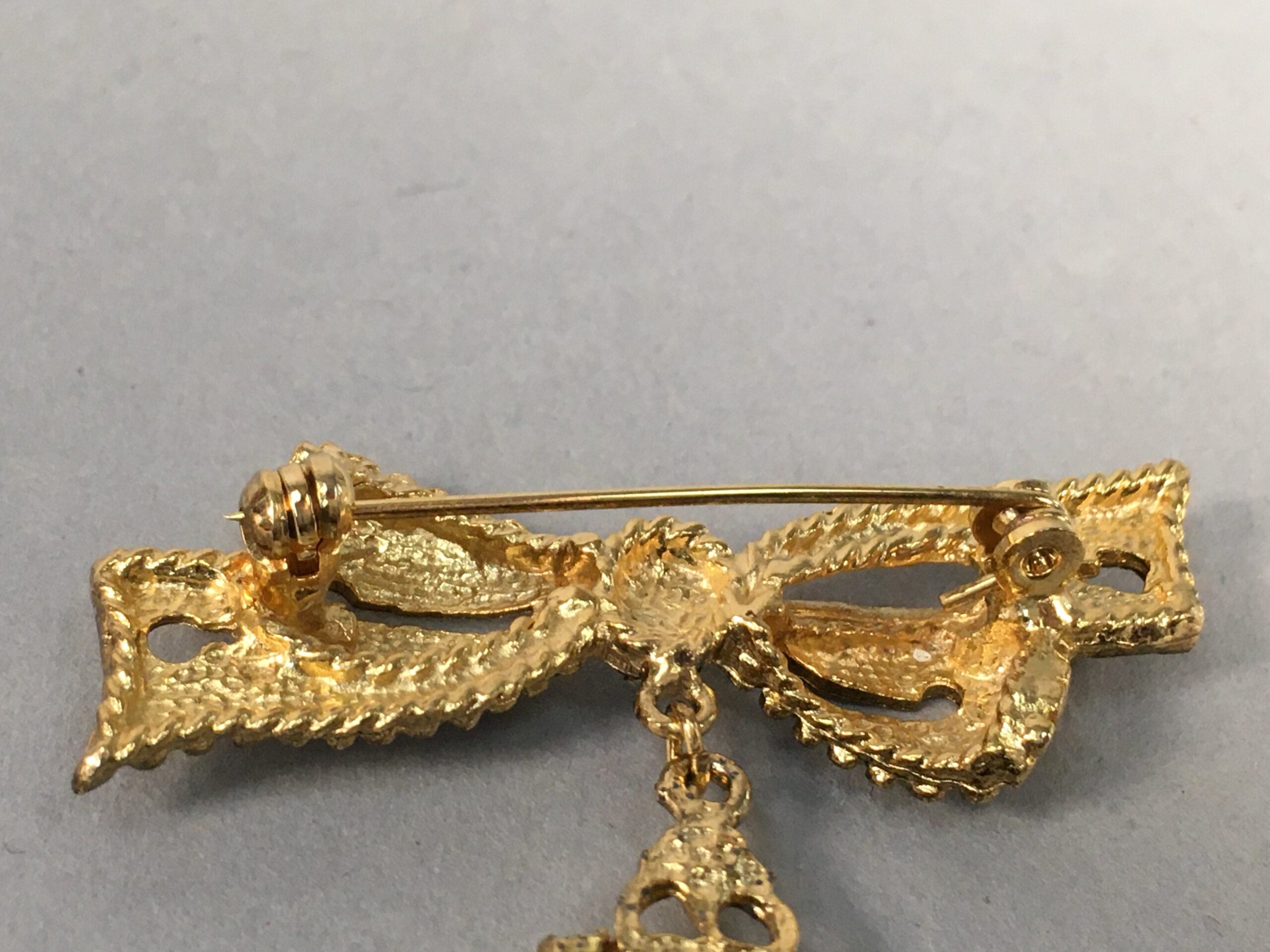 Japanese Blue Opal Oval Glass Brooch Metal Ribbon Vtg Bijou Pin Gold JK43