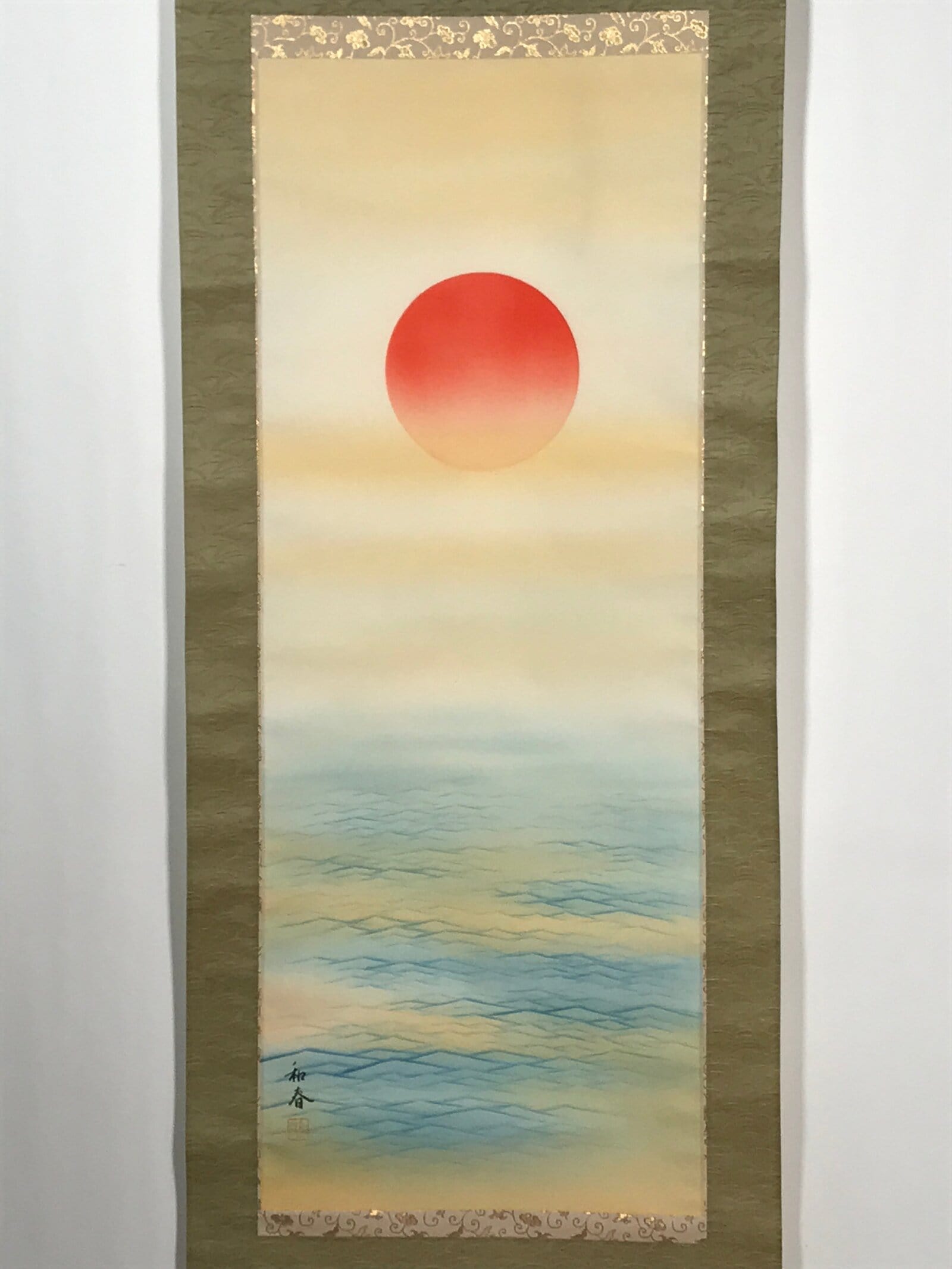 Japanese Boxed Hanging Scroll Vtg Red Rising Sun Calm Waves Kakejiku SC975
