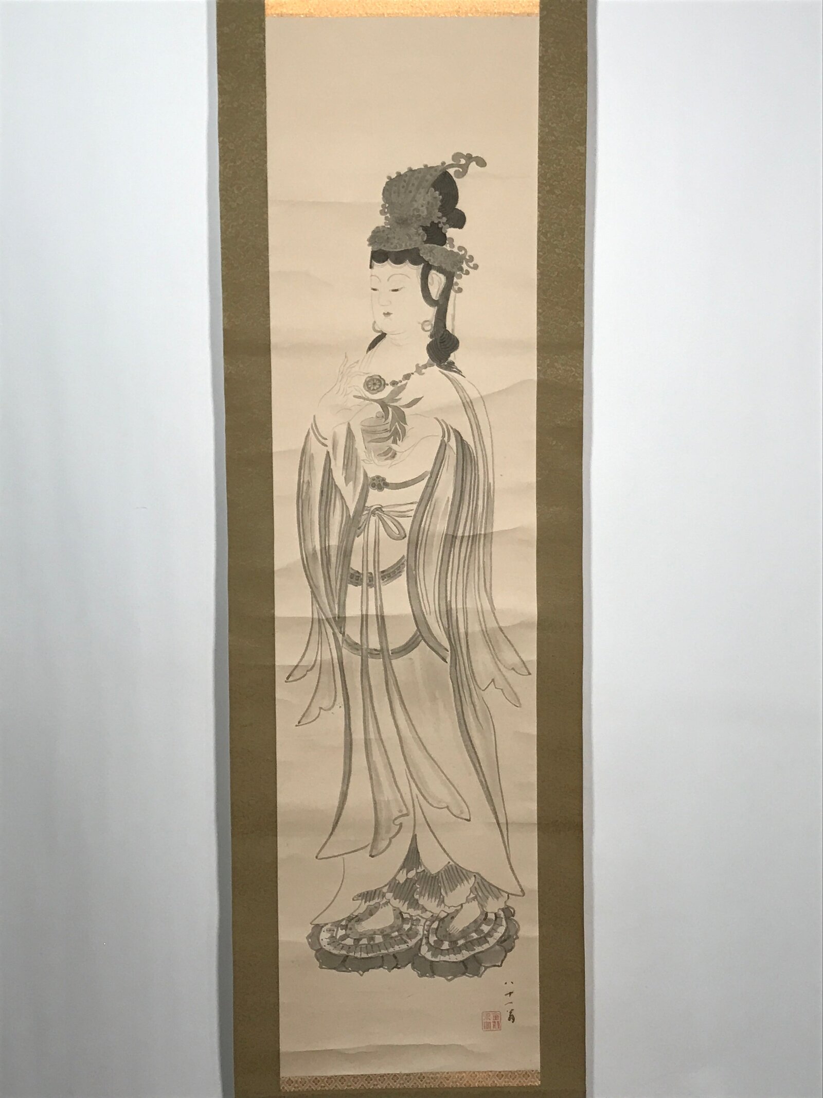 Japanese Boxed Hanging Scroll Vtg Standing Kannon Buddhist Kakejiku SC957