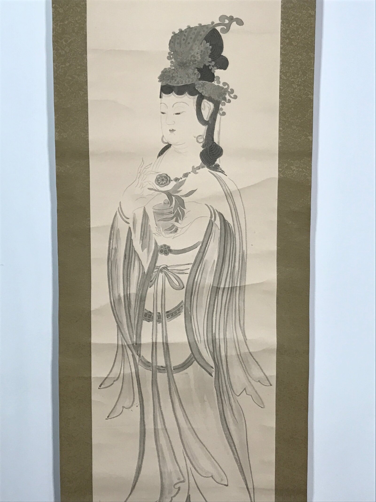 Japanese Boxed Hanging Scroll Vtg Standing Kannon Buddhist Kakejiku SC957