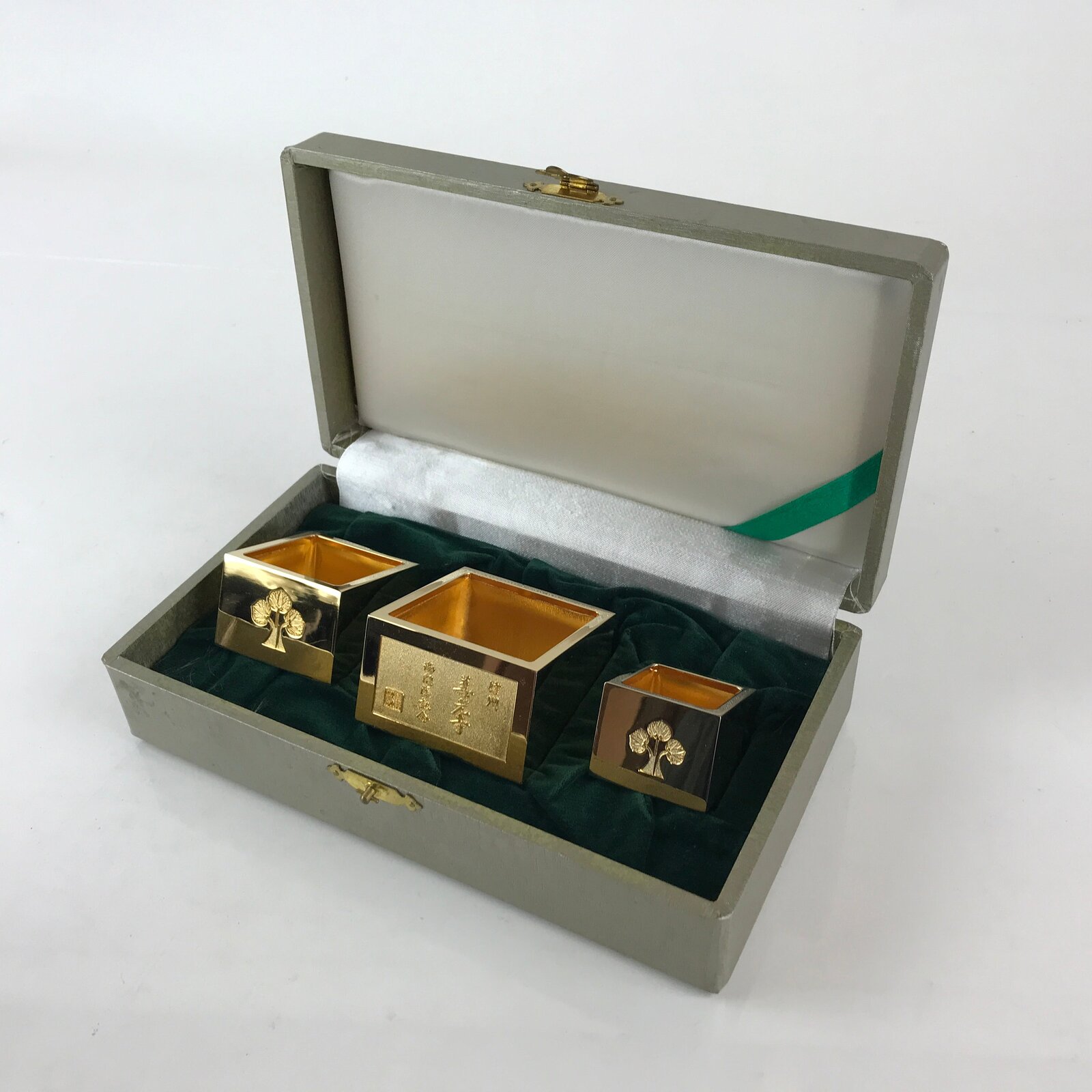 Japanese Boxed Zenkoji Gokaicho Memorial Masu Sake Cup 3 Cup Set Vtg Gold PX674